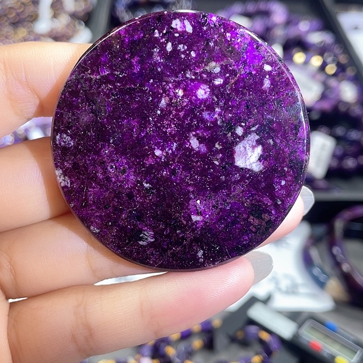 苏纪石（舒俱来）未镶嵌颈饰老桃红丝绒