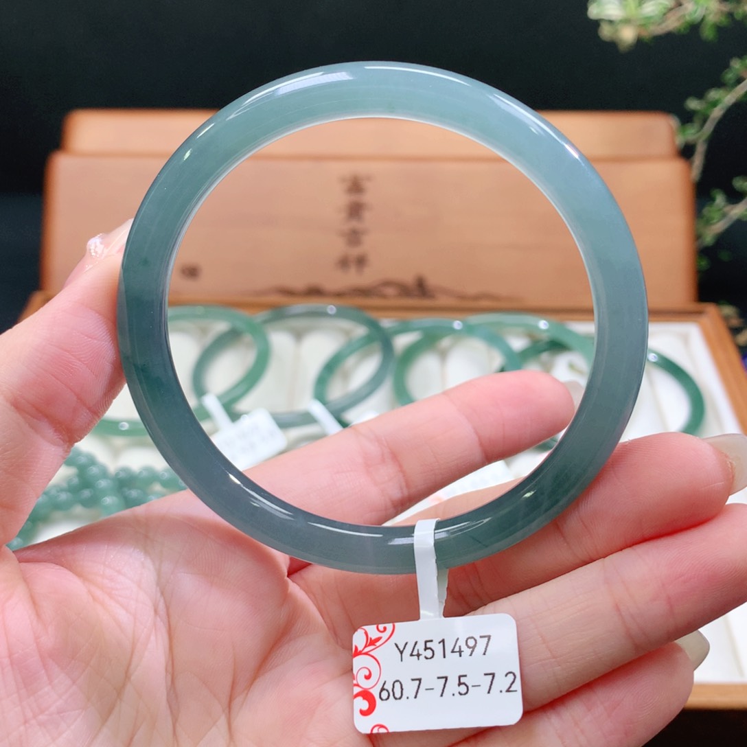 翡翠手镯未镶嵌天然