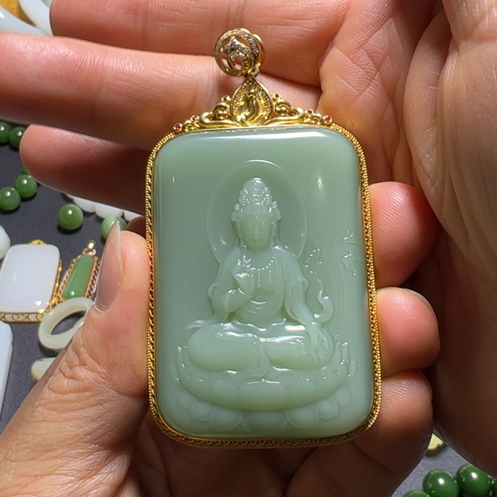 和田玉挂件18K金镶嵌