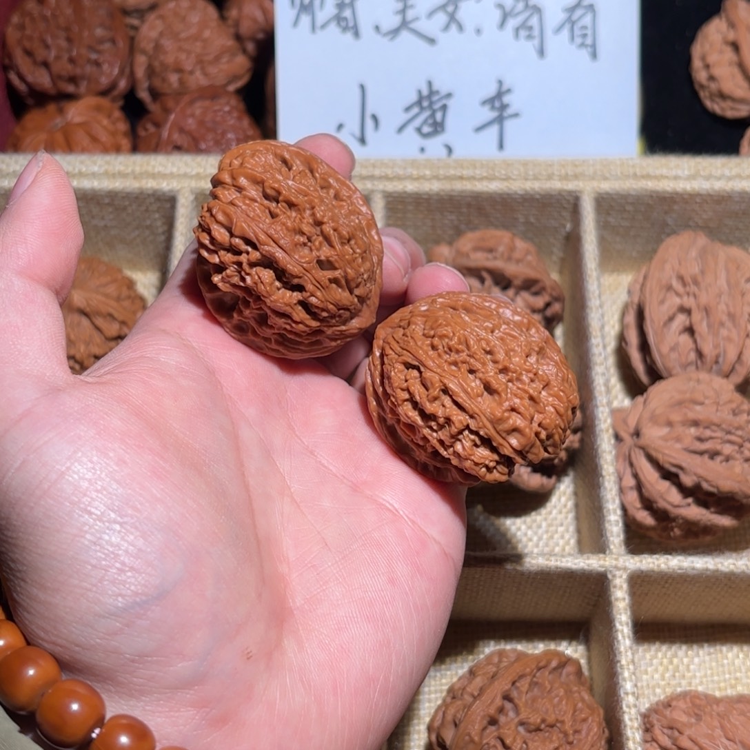 吊坠文玩核桃39红皮天残南疆