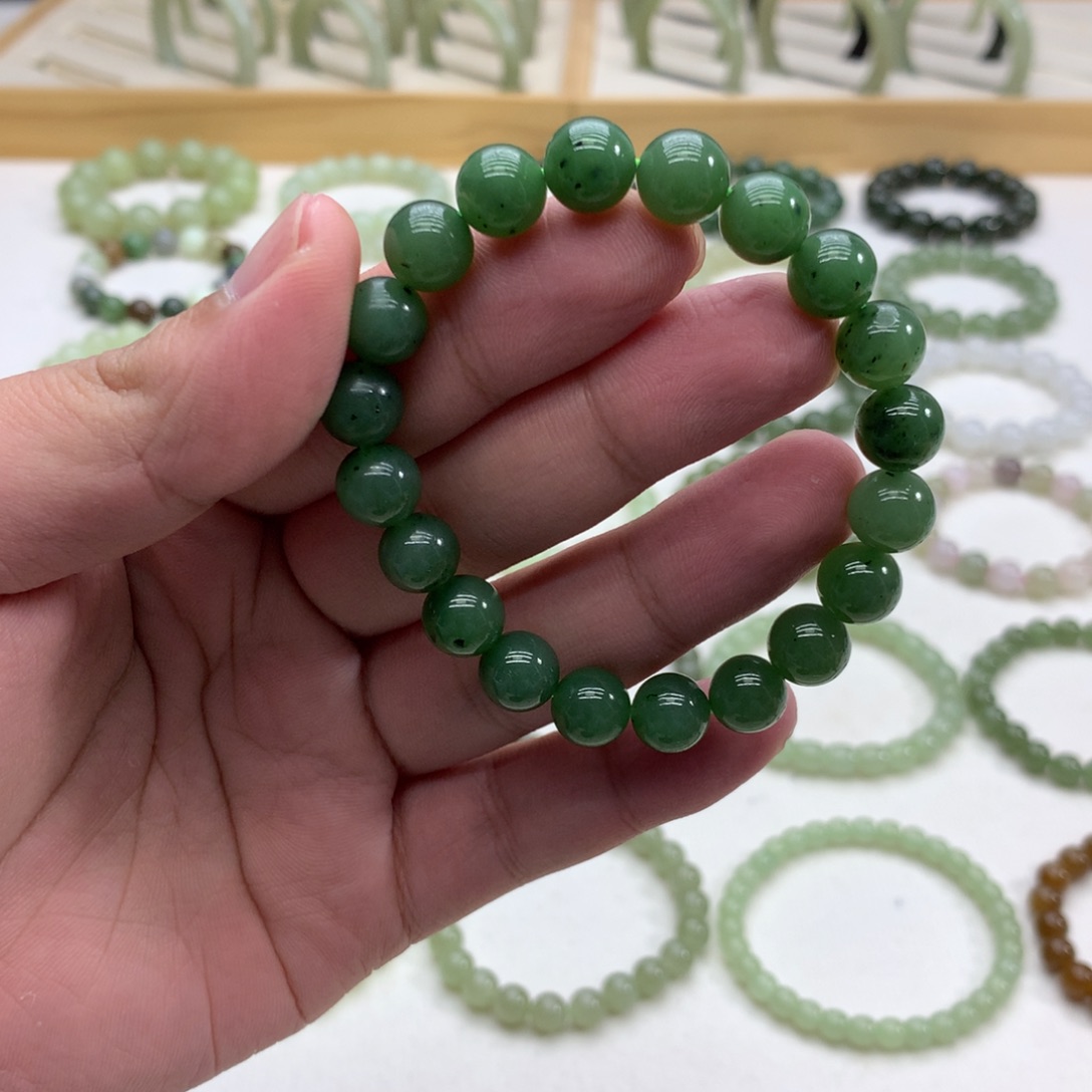 和田玉手串（猕猴桃碧玉9.5）未镶嵌