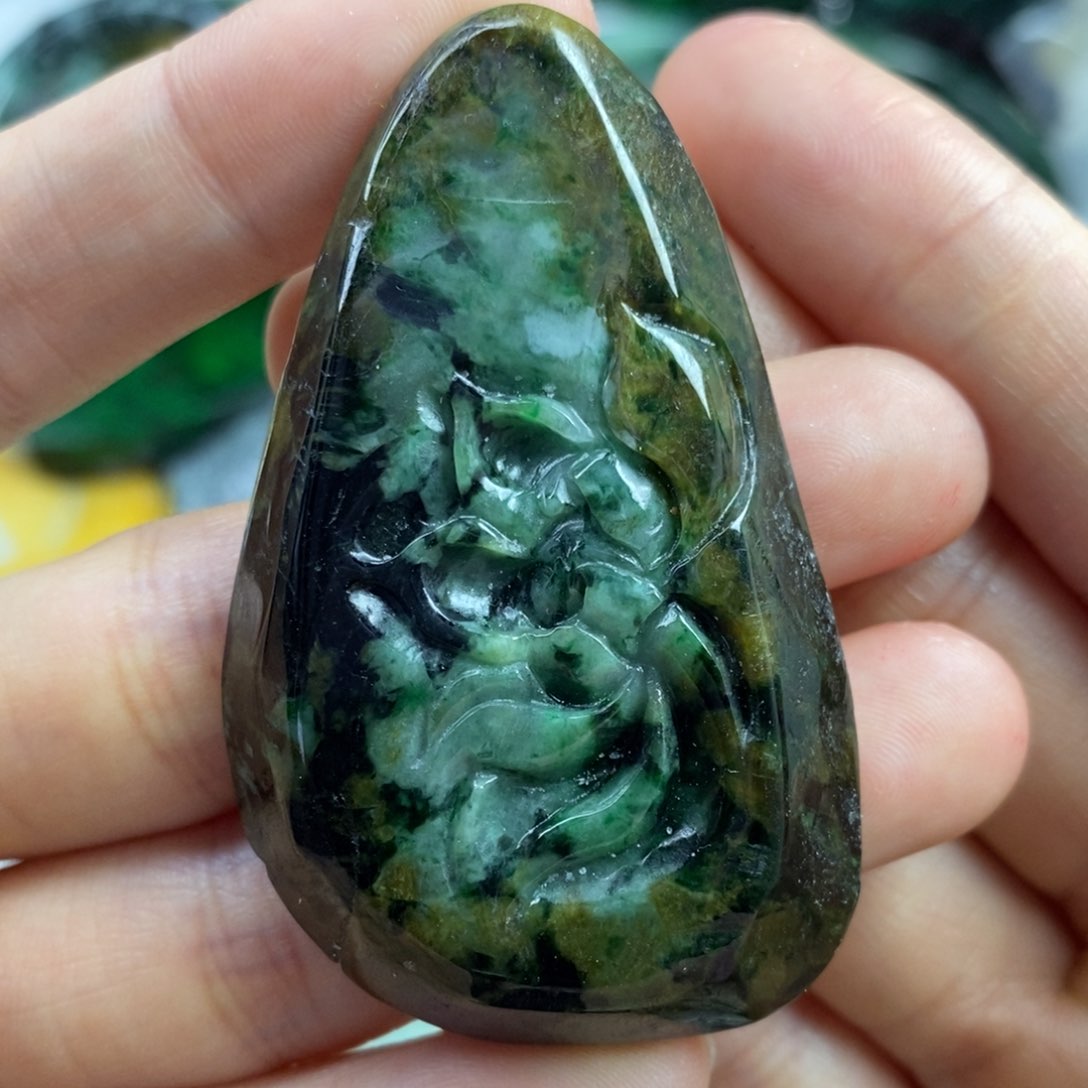 翡翠颈饰未镶嵌吊坠