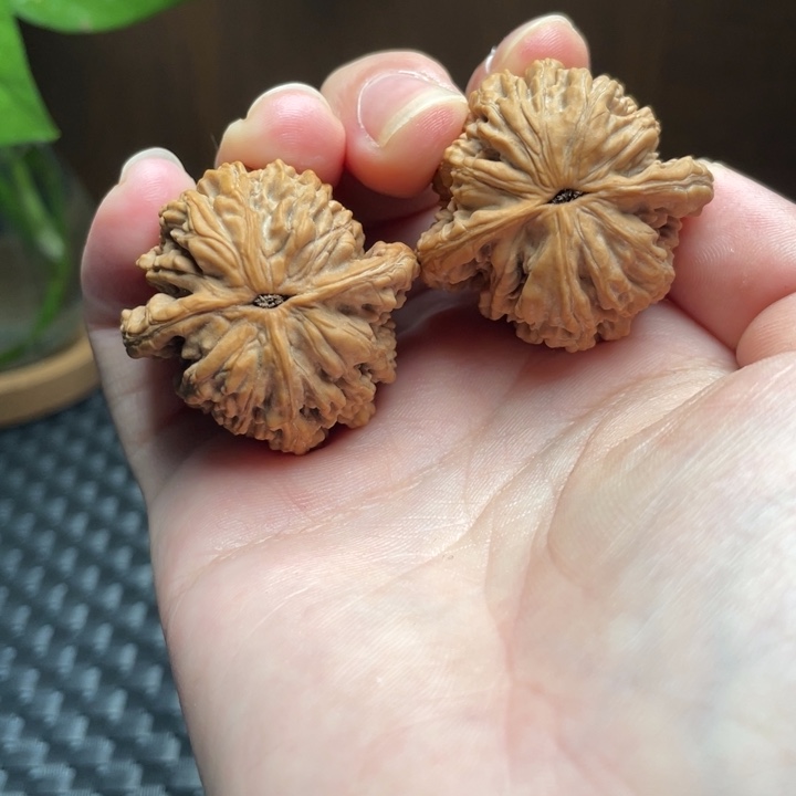 小***笔吊坠文玩核桃虎头