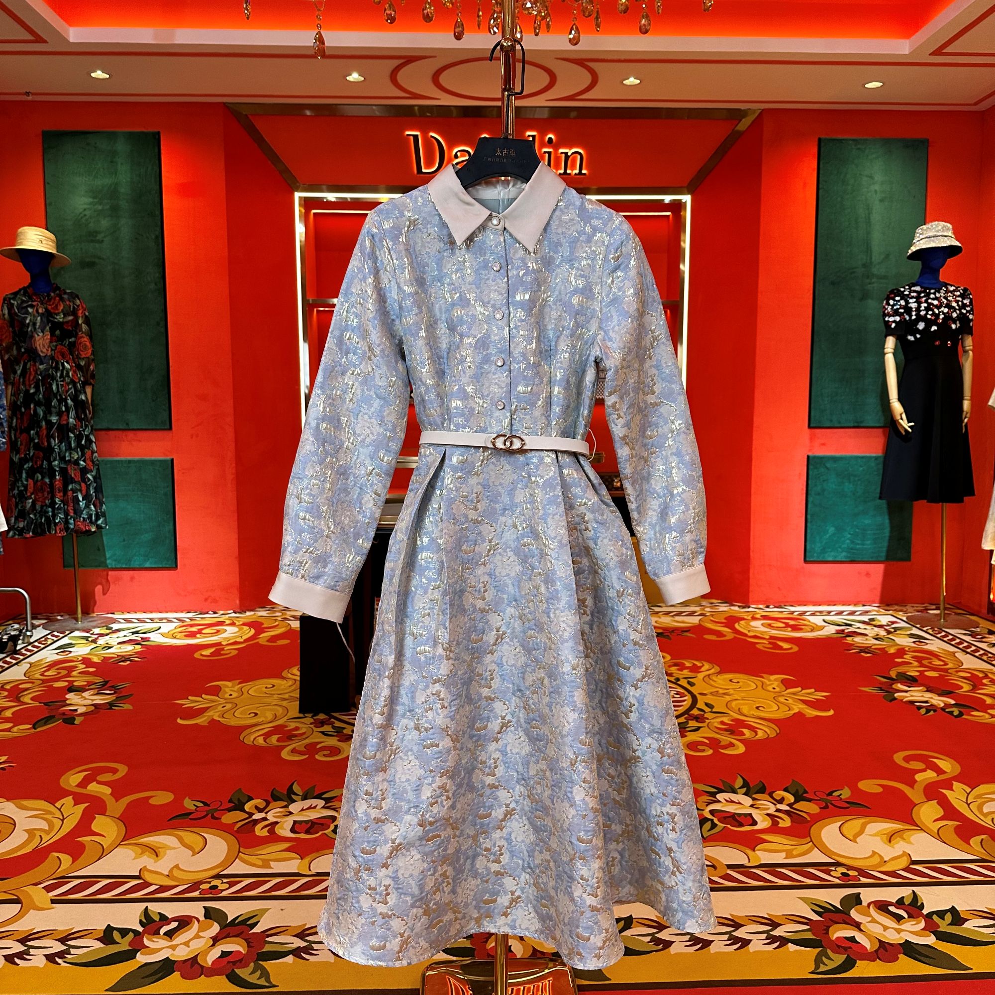 【露露】设计师轻奢款法式做旧复古连衣裙0091