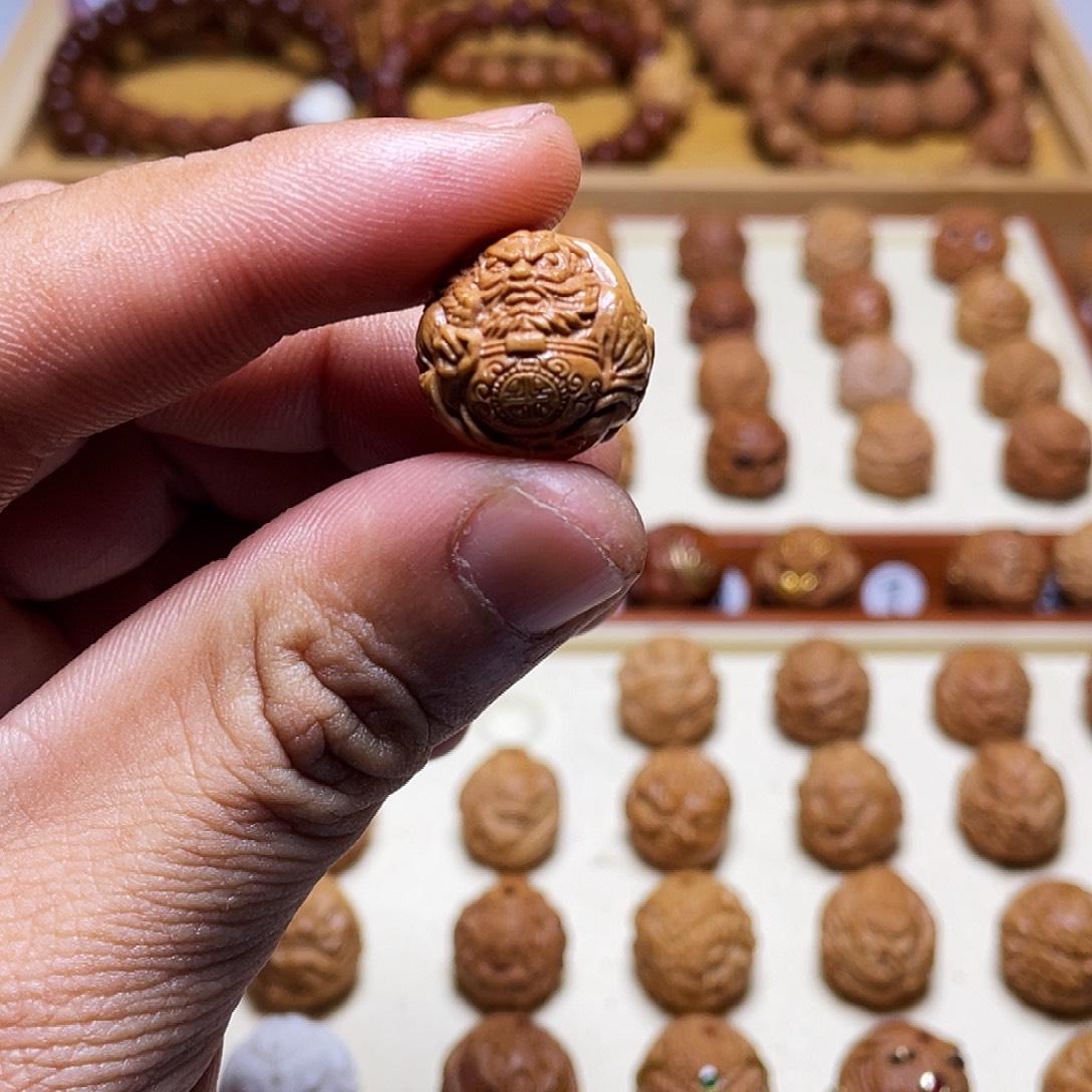 -***-猴头核桃吊坠18左右猴头核桃雕刻