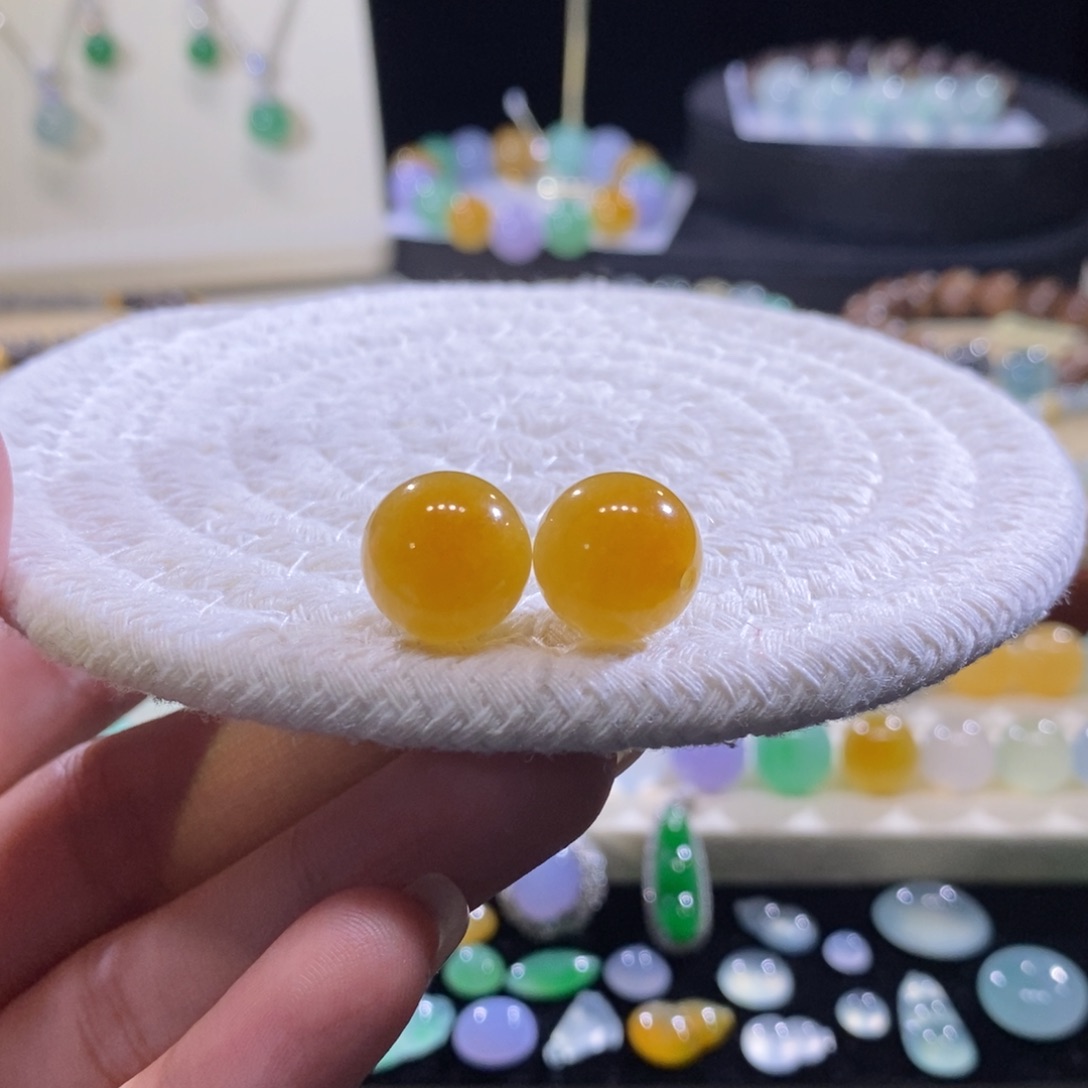 翡翠未镶嵌颈饰浓黄翡珠卡12.6