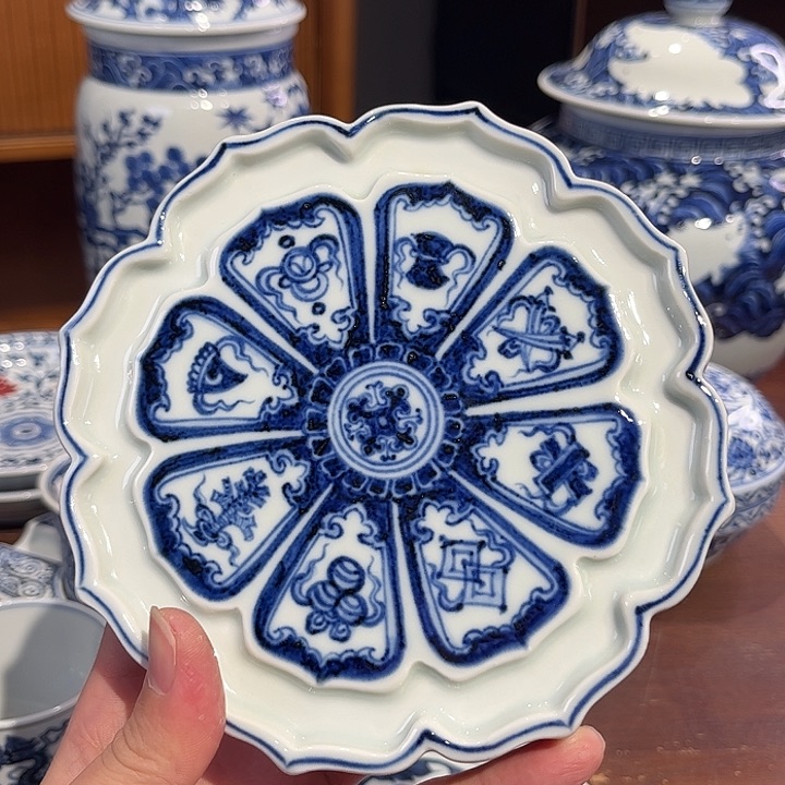 瓷片暗八仙小壶承盘子