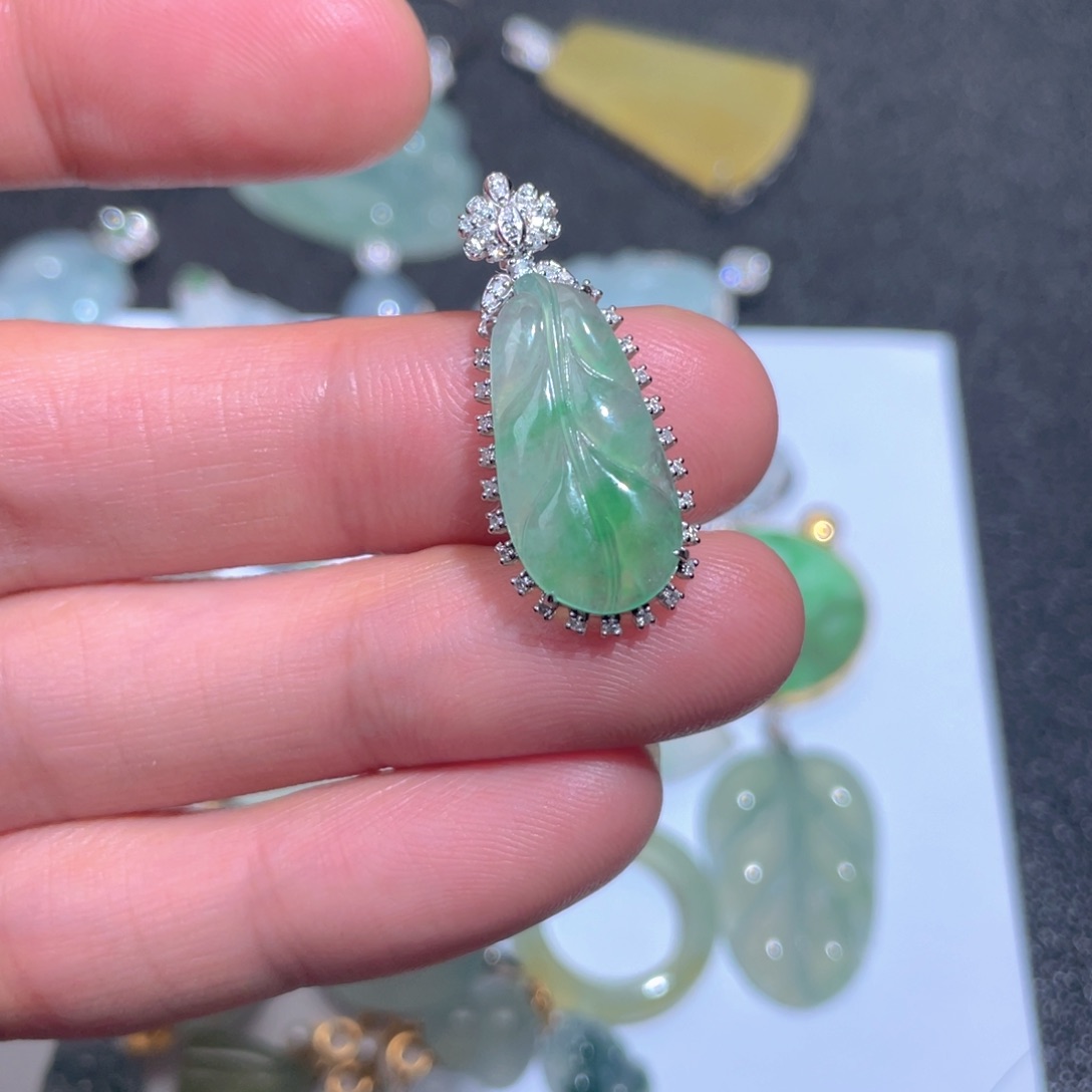 翡翠颈饰18K金镶嵌翡翠