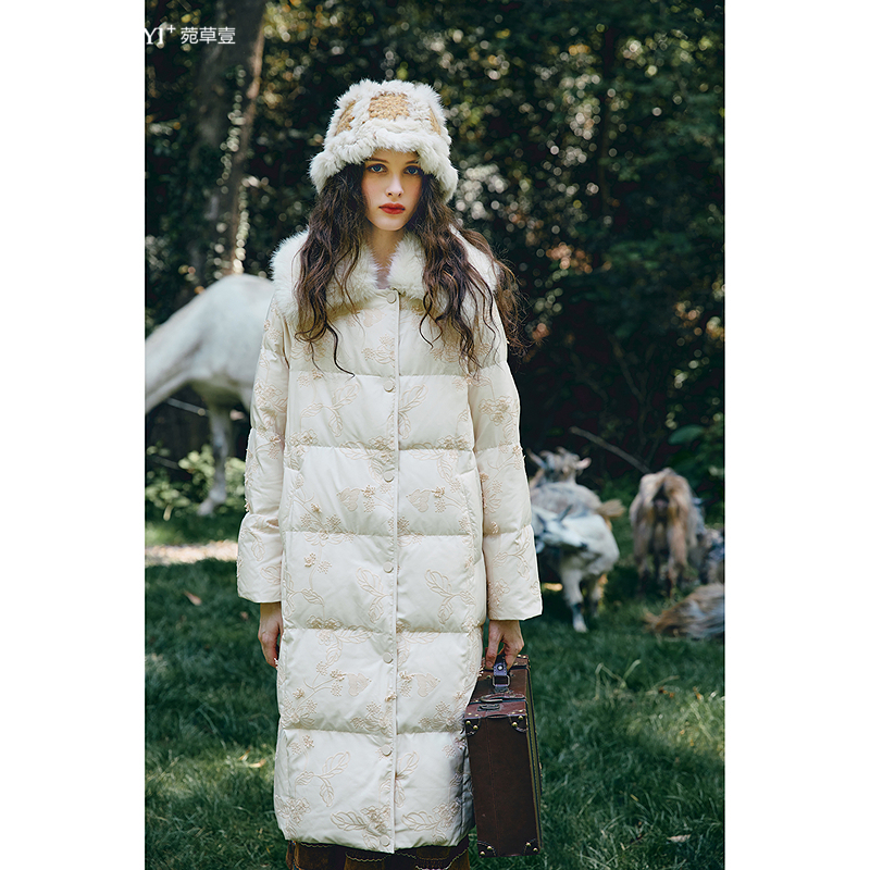 菀壹2025冬新款优雅重工羽绒外套米白色大毛领中长款Y03911559