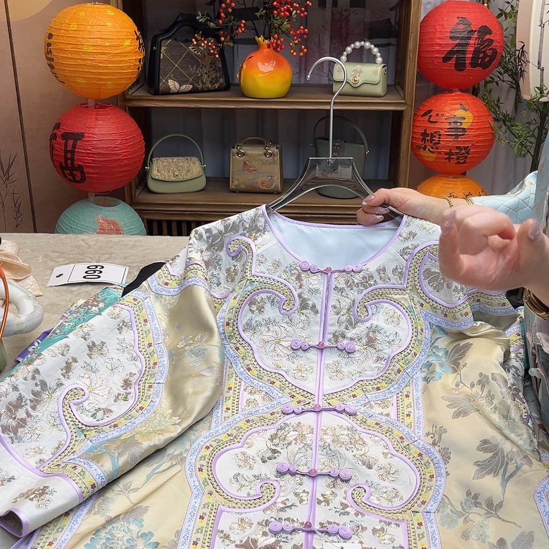 刺绣重工刺绣六如意对襟太太服