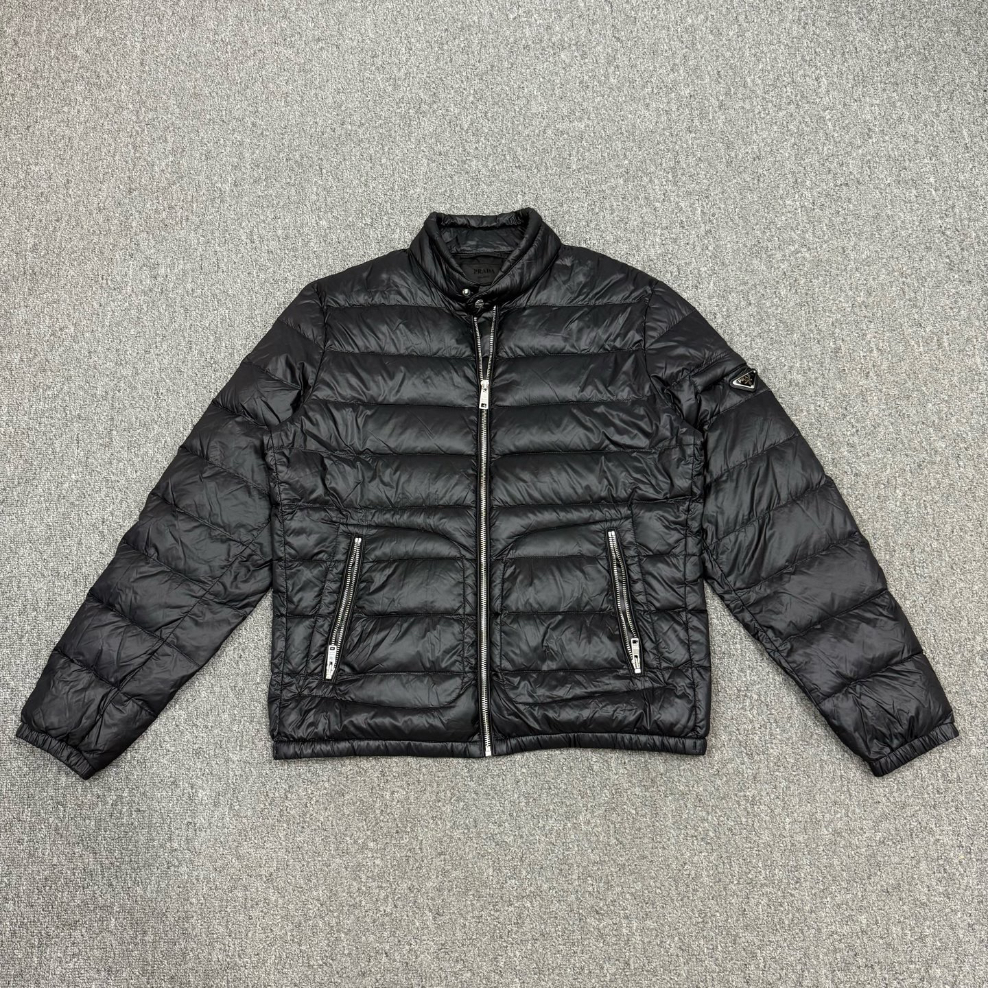 99新 Prada/普拉达 16574772 黑色尼龙三角标羽绒服夹克外套 54码