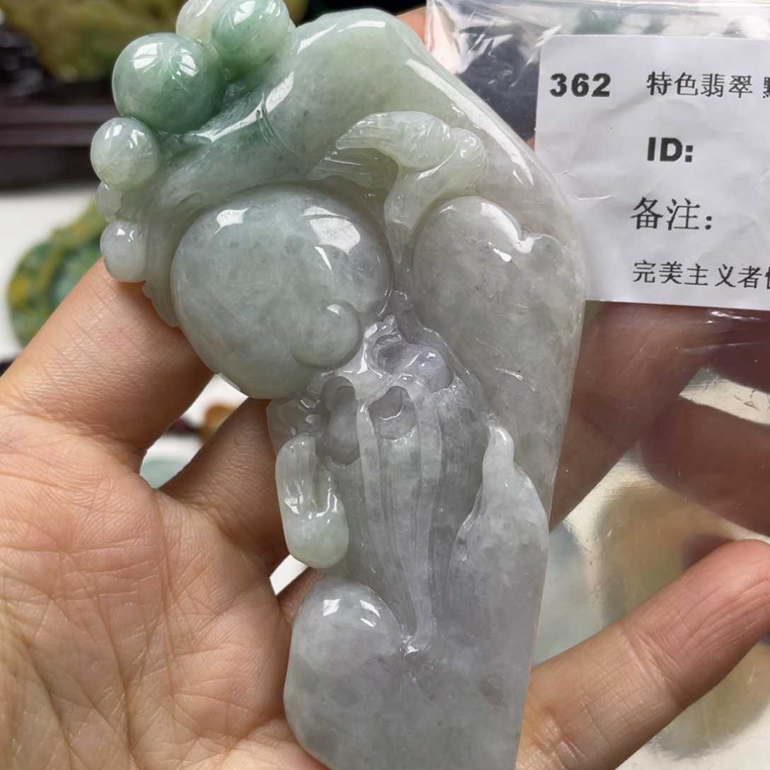 翡翠未镶嵌颈饰牌子