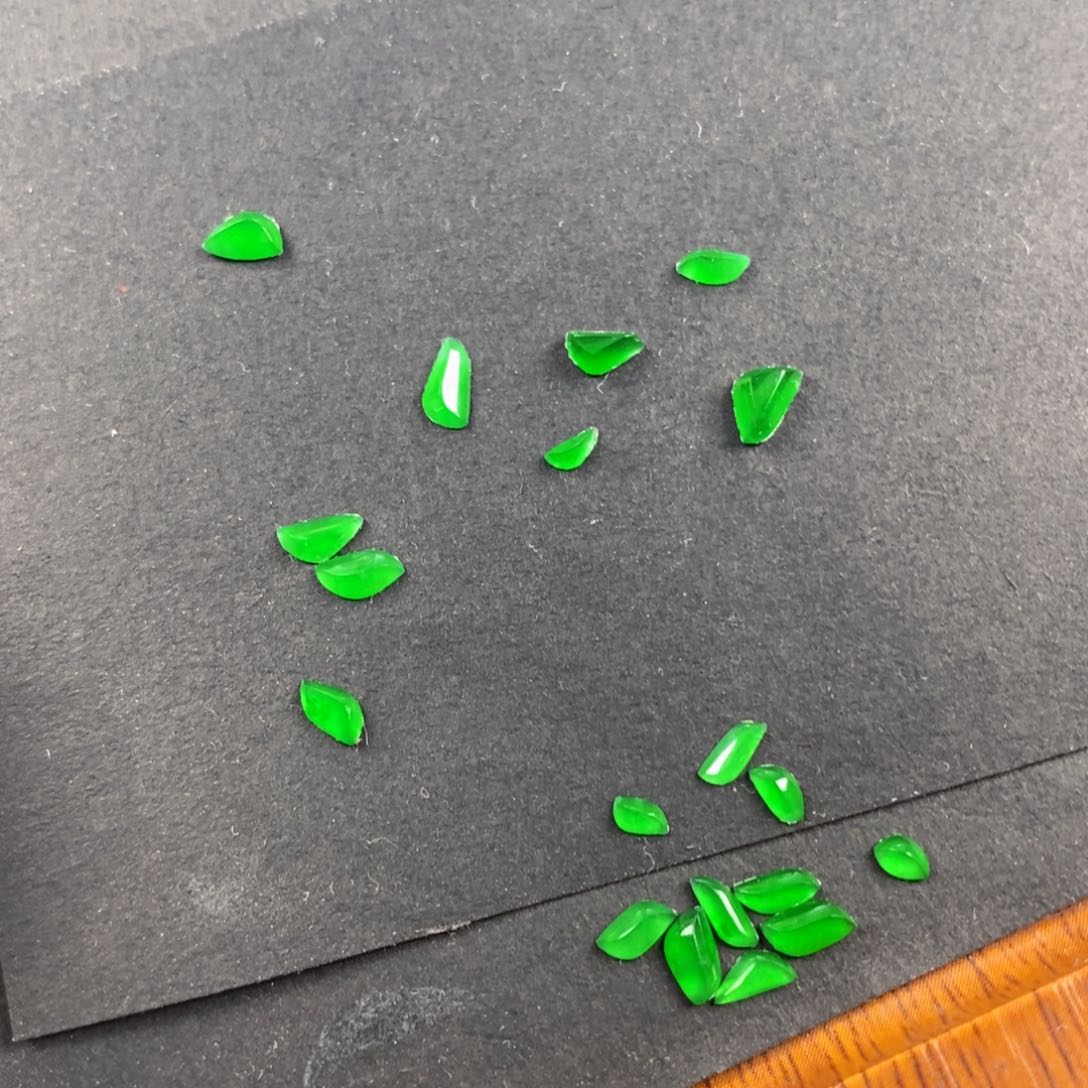 颈饰未镶嵌翡翠双***妈翡翠