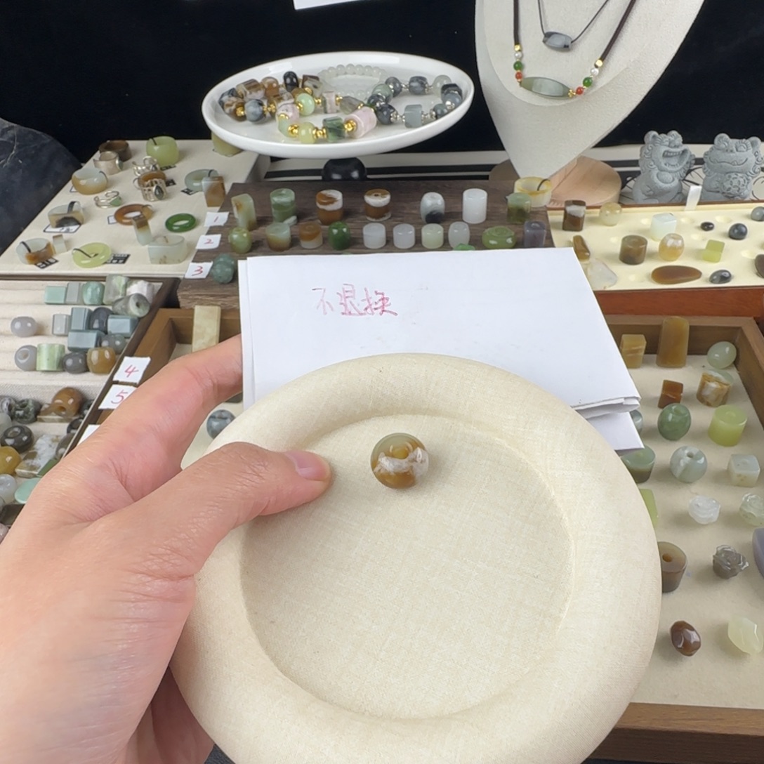 G****和田玉未镶嵌戒指福利不退换