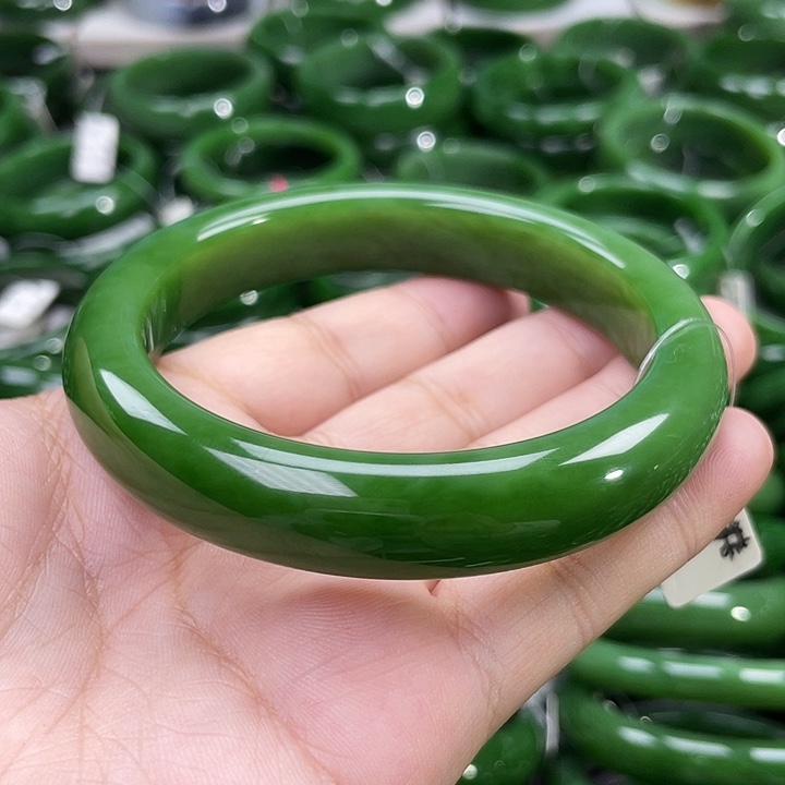 未镶嵌手镯和田玉（碧玉）千**转