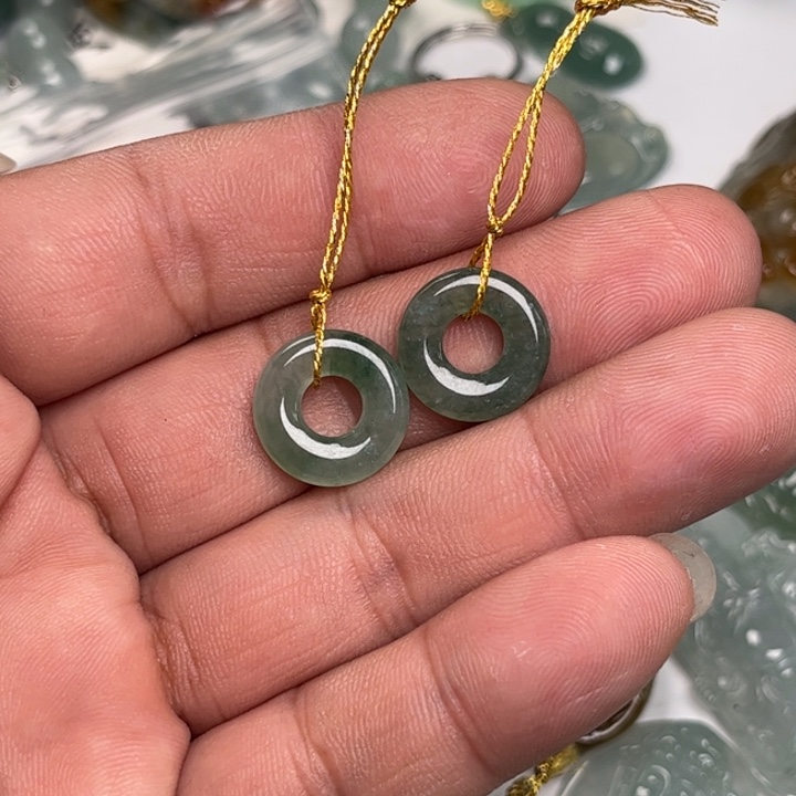 向***进翡翠未镶嵌颈饰耳坠