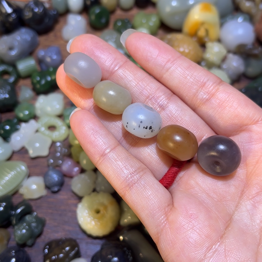 英***子和田玉未镶嵌珠宝半成品