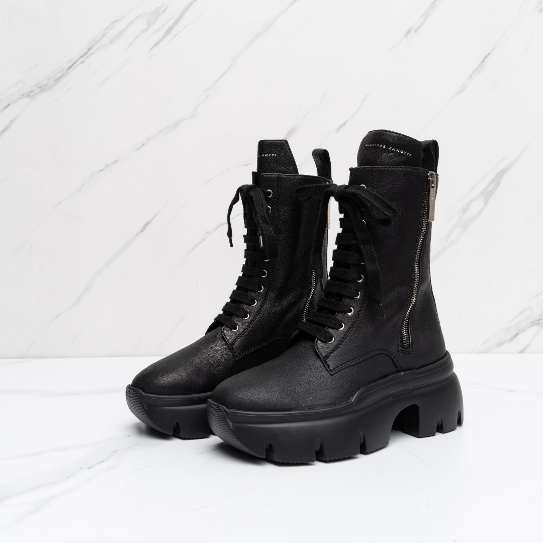 全新未使用  Giuseppe Zanotti女士厚底马丁靴GZGS00001