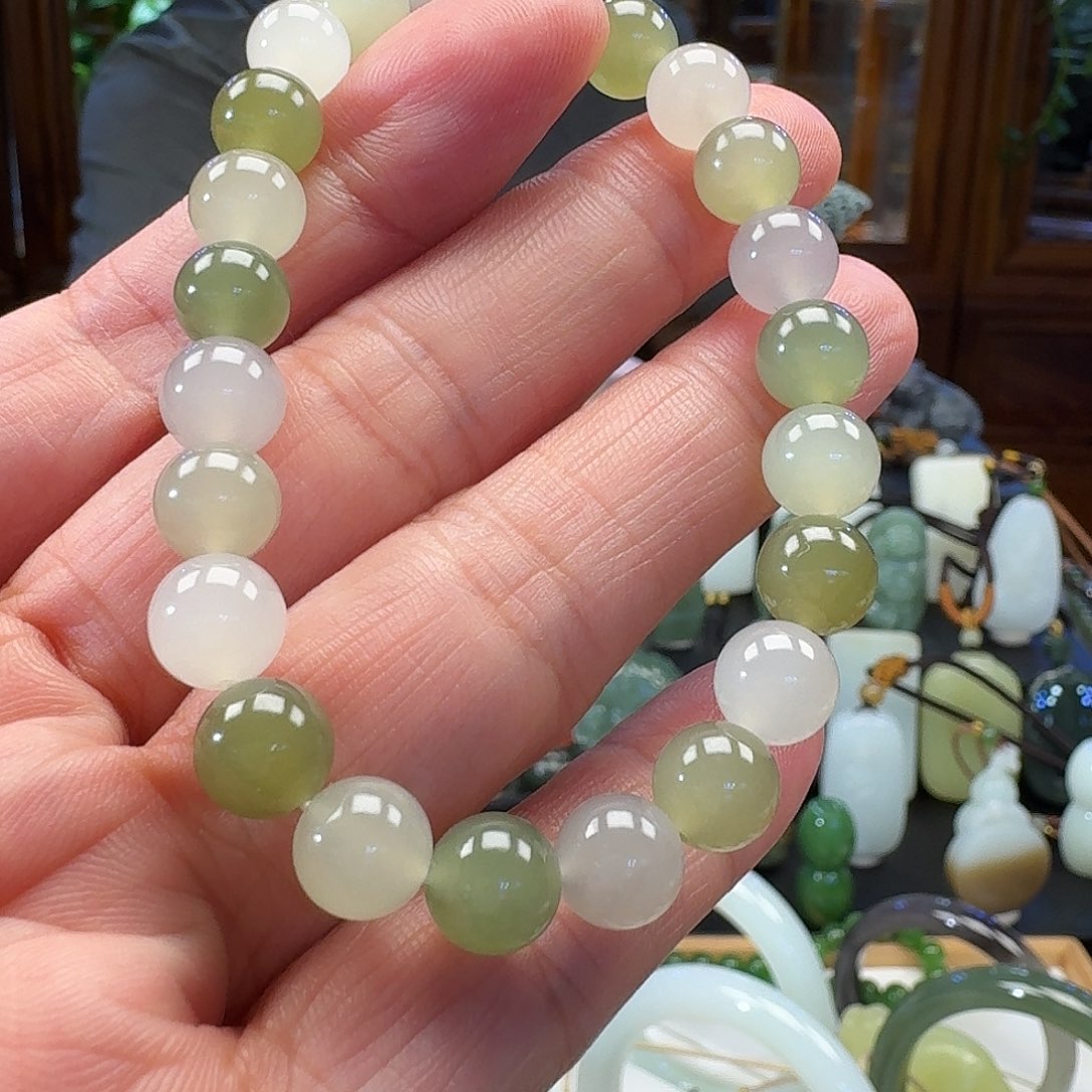 @***静和田玉未镶嵌颈饰