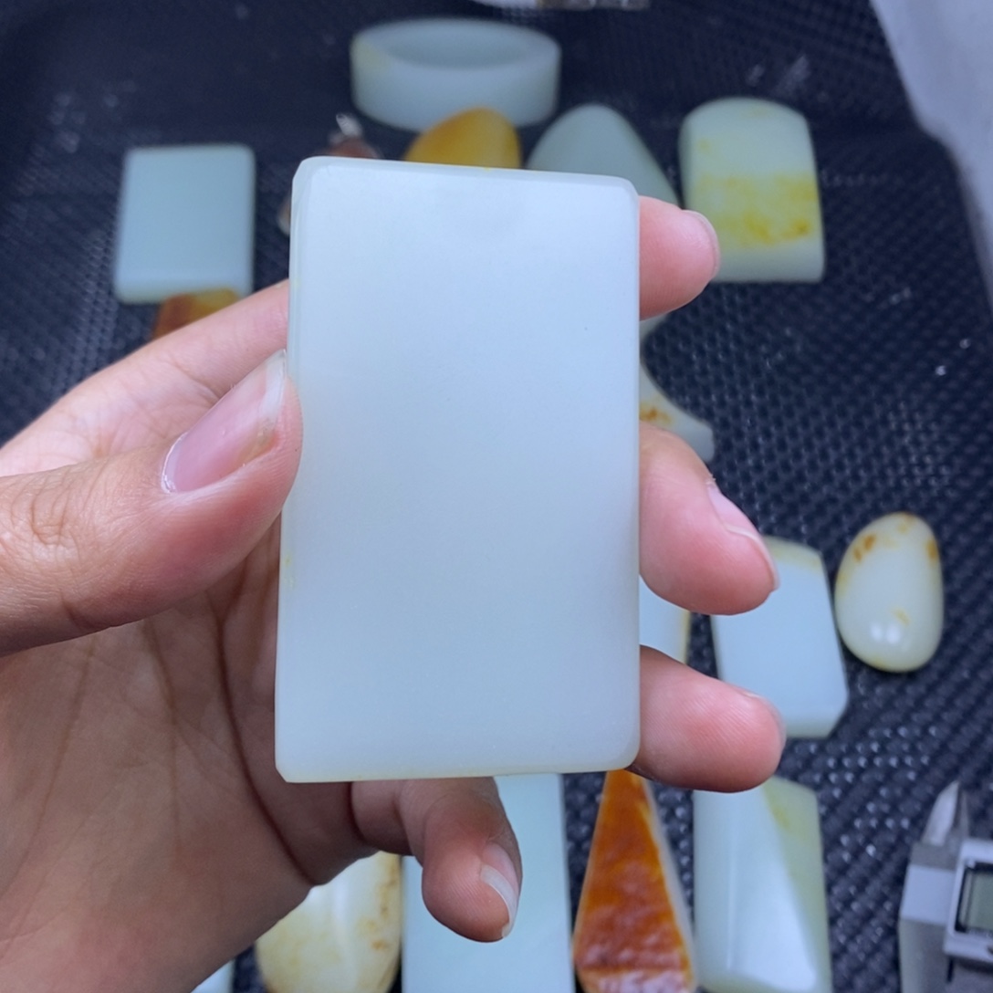 新***门定制和田玉未镶嵌定制