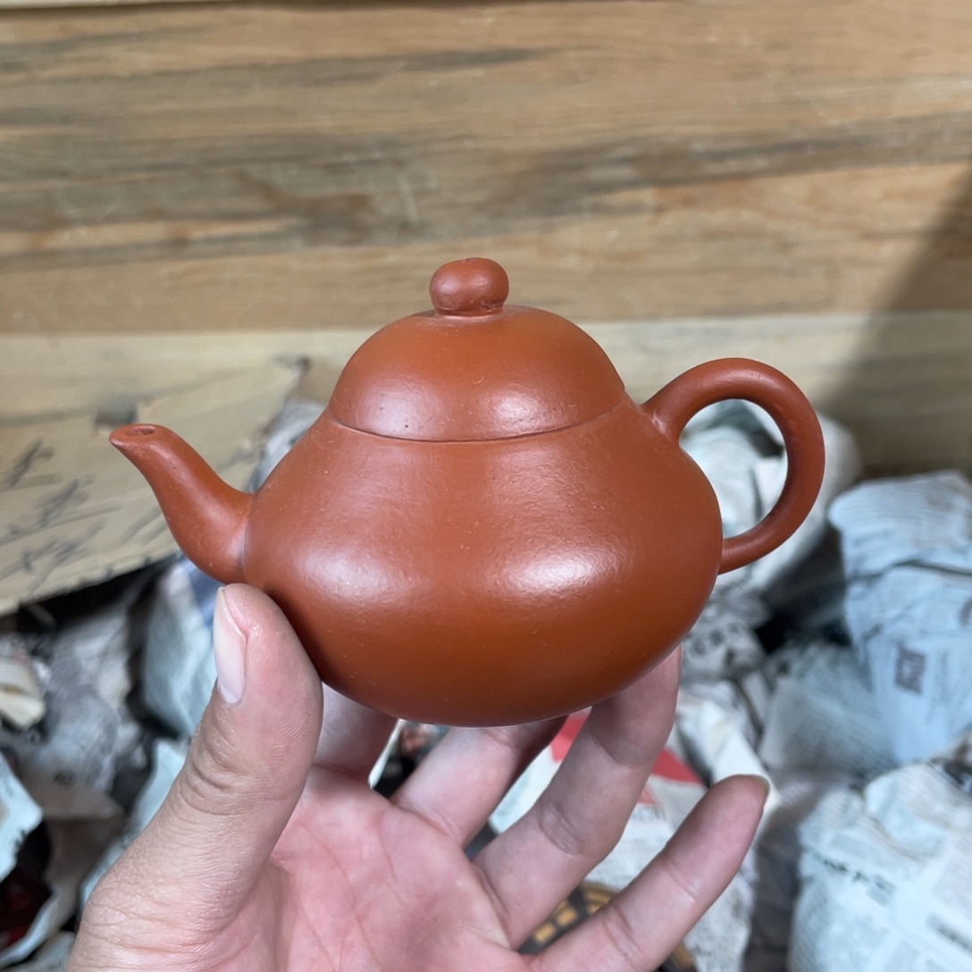 紫砂茶壶老厂紫砂壶一件。