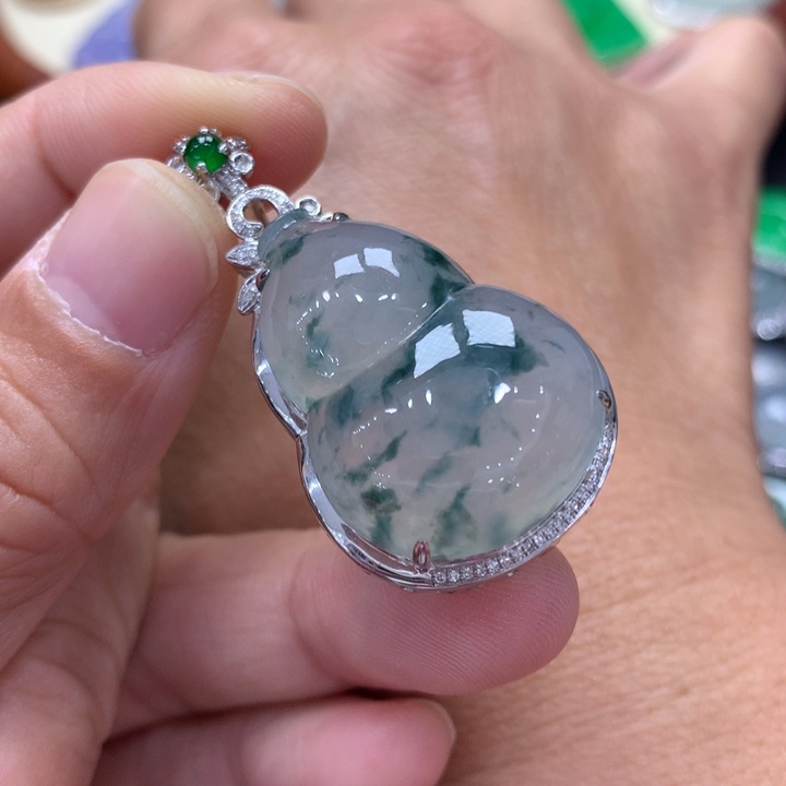 翡翠吊坠(不含链)18K金镶嵌