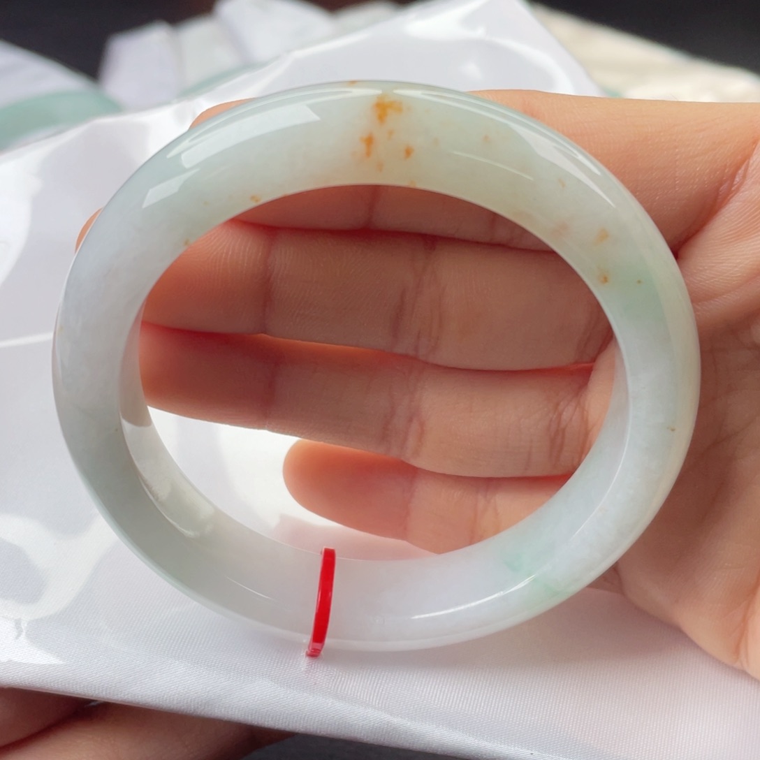 翡翠手镯未镶嵌正圈