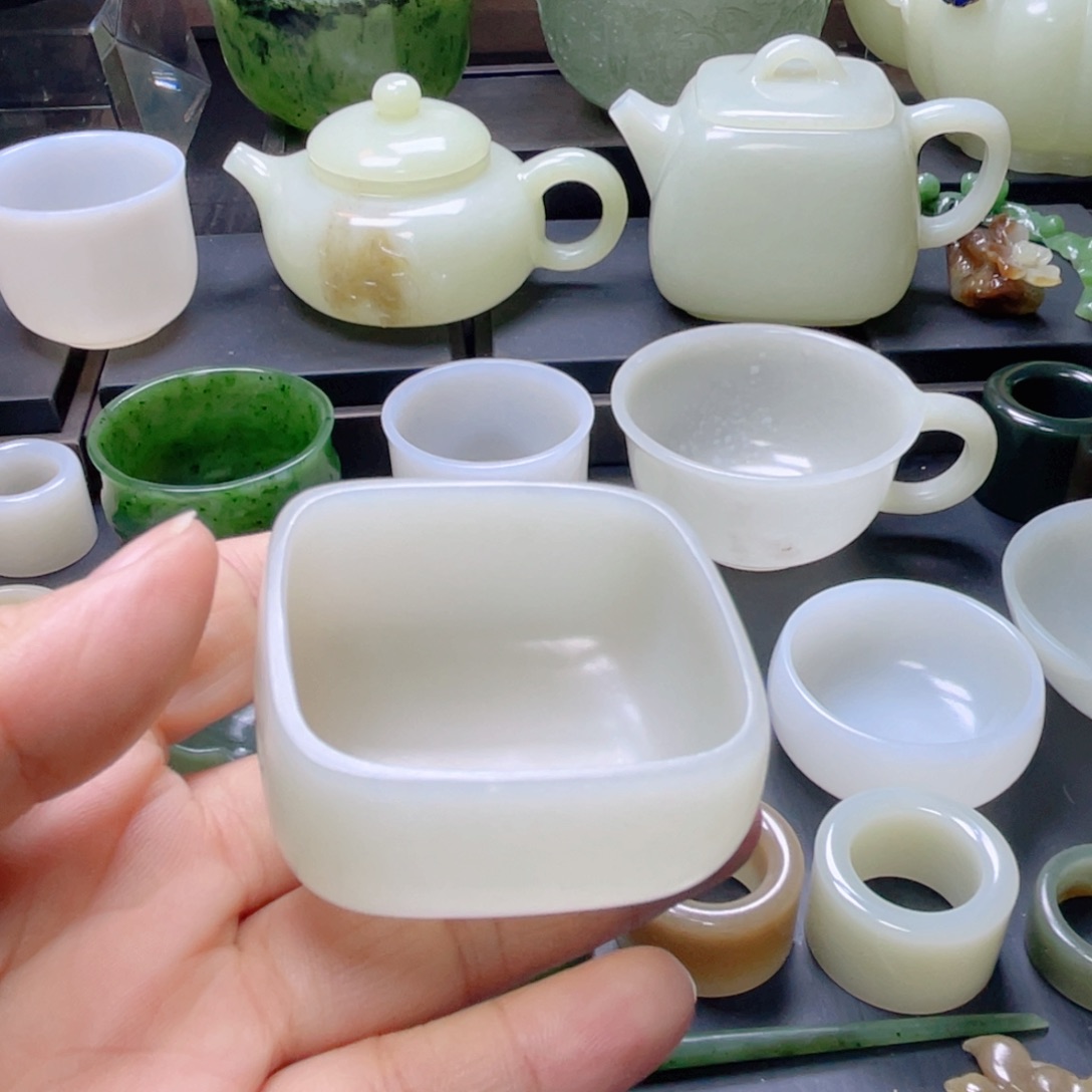 与***行和田玉未镶嵌挂件