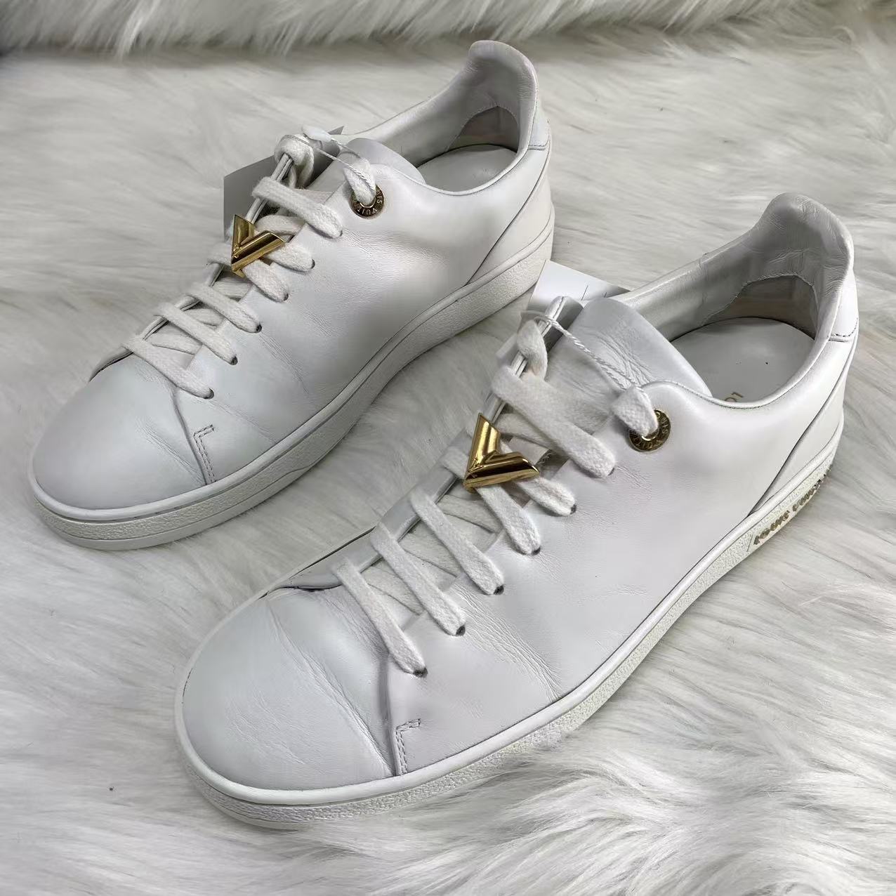 95新 LouisVuitton/路易威登 37码/Seven/  白色V金扣板鞋 xxs551