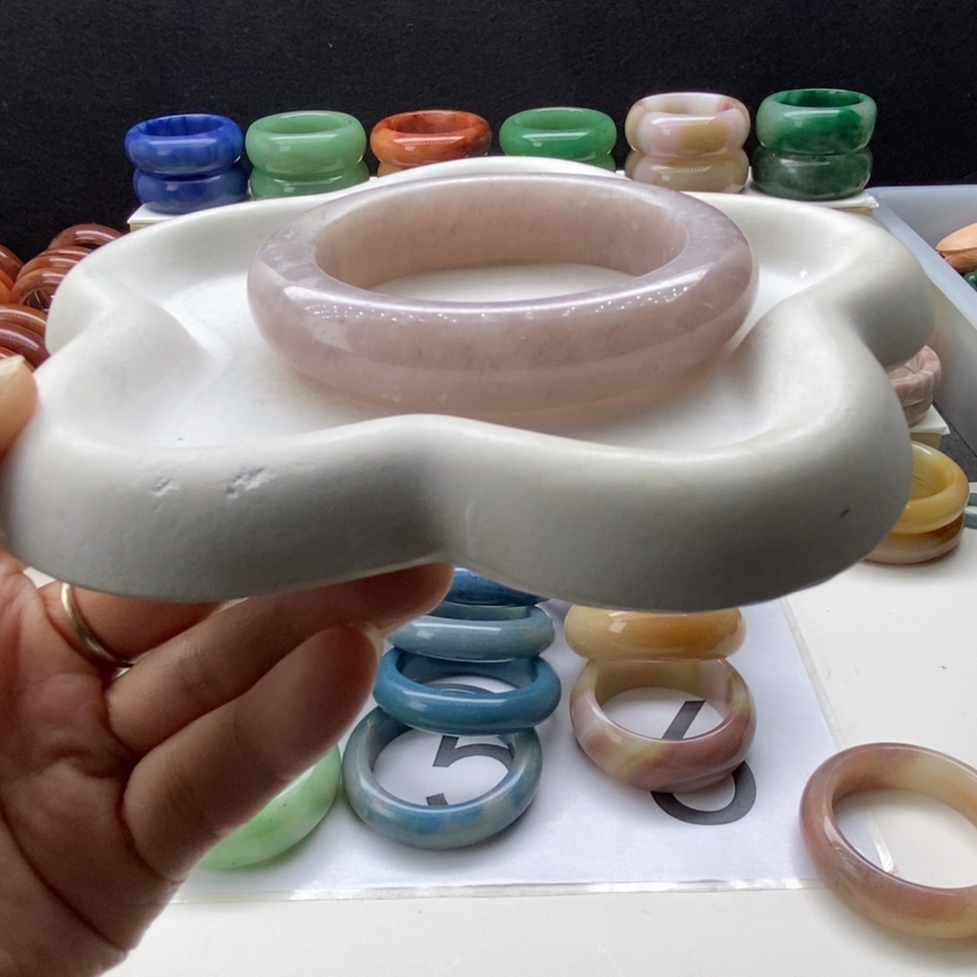 ****鱼石英岩玉未镶嵌手镯