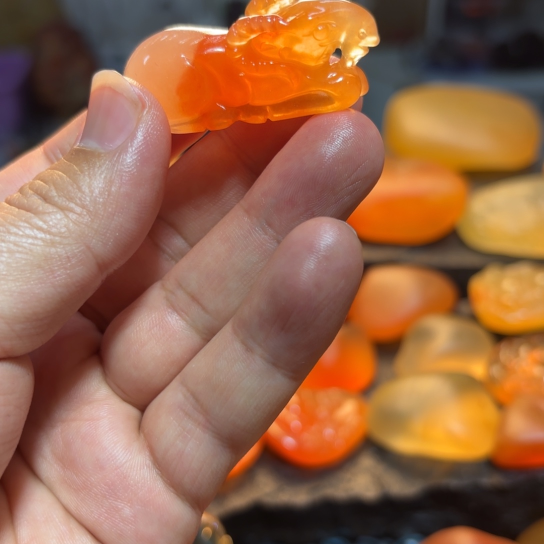 余***石英岩玉未镶嵌挂件
