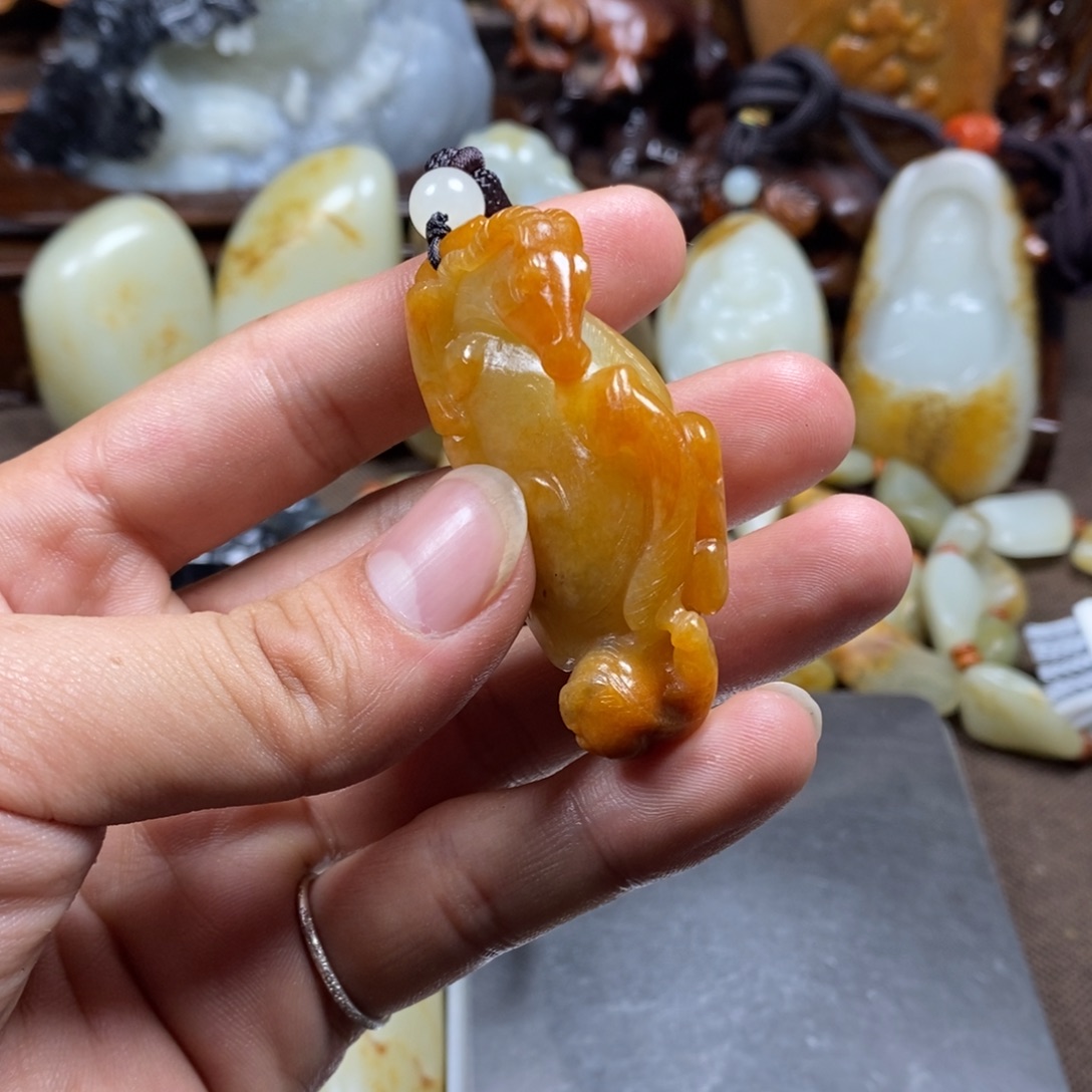 王***吉和田玉未镶嵌挂件