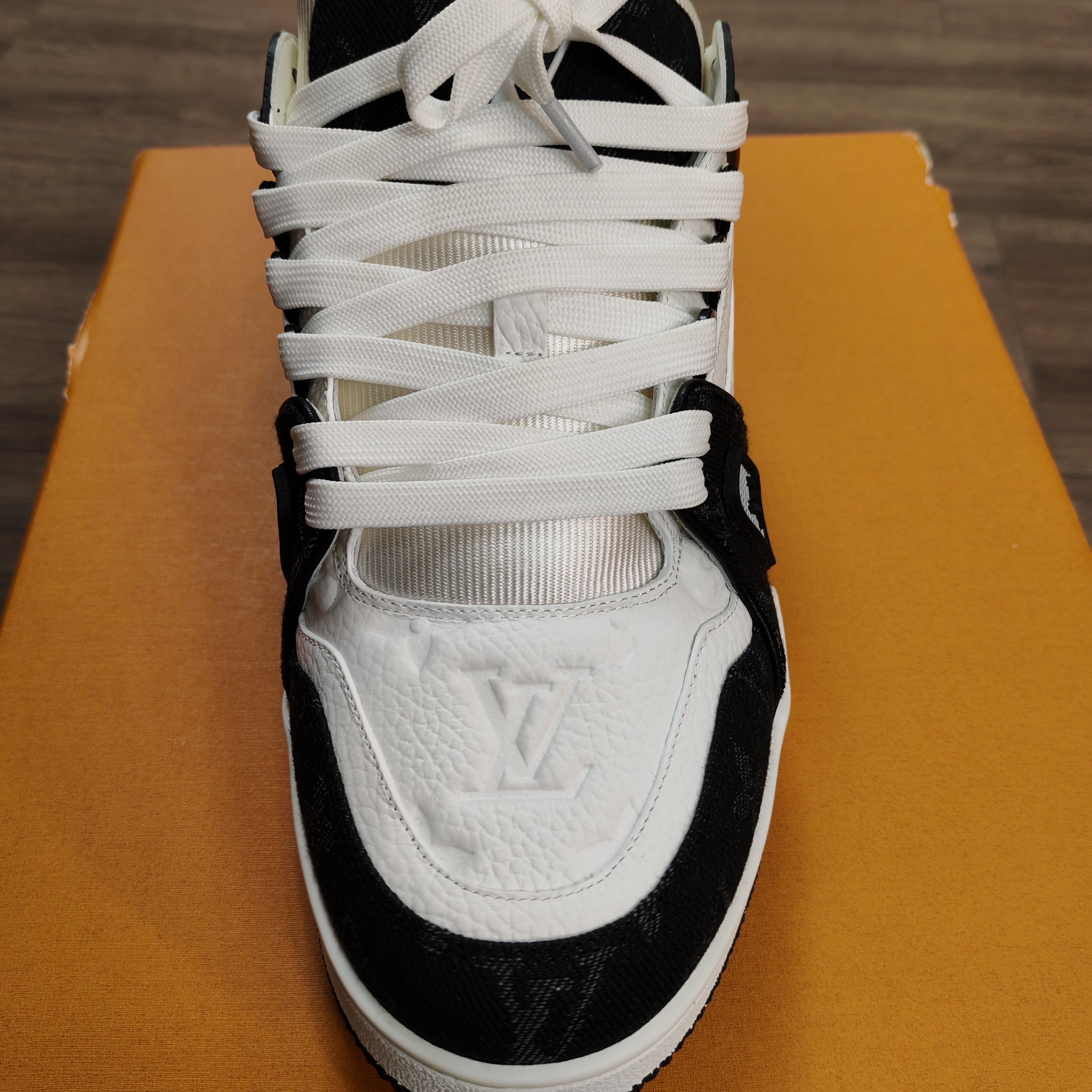 99新 LouisVuitton/路易威登 经典休闲板鞋 117