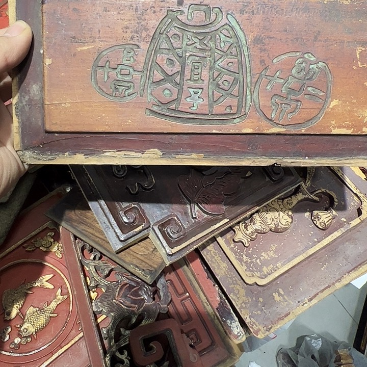 在*木雕阴刻花板