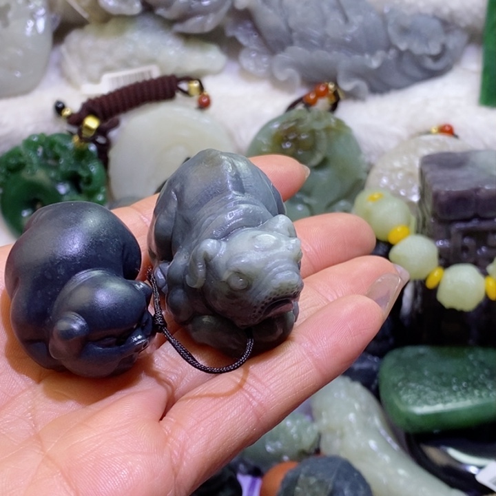 和田玉边角料未镶嵌杨*卿