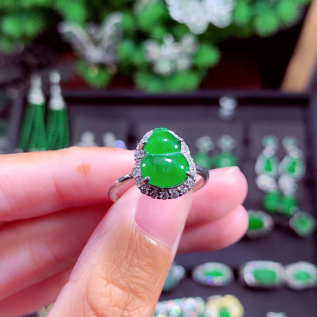 颈饰未镶嵌翡翠天然