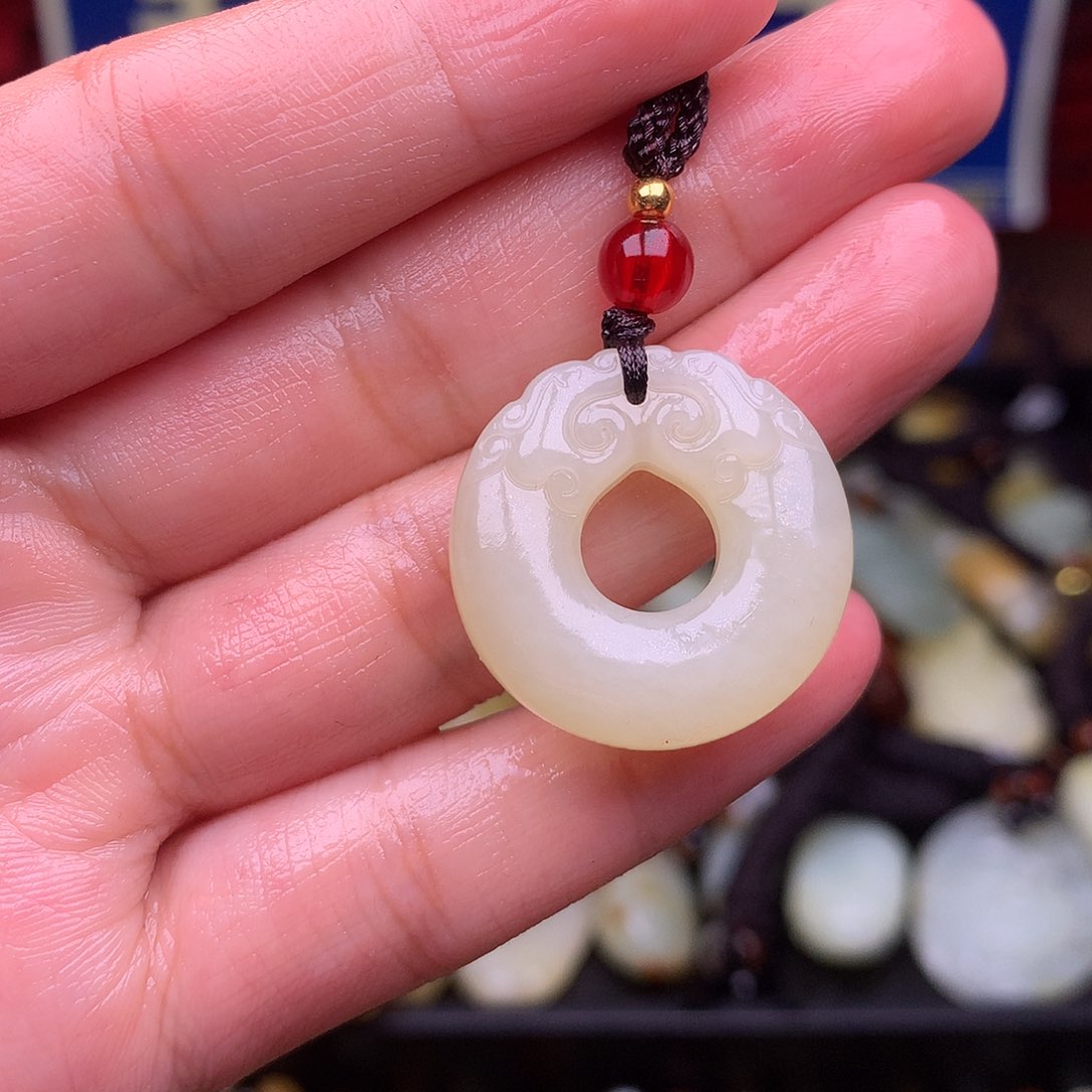 和田玉颈饰未镶嵌