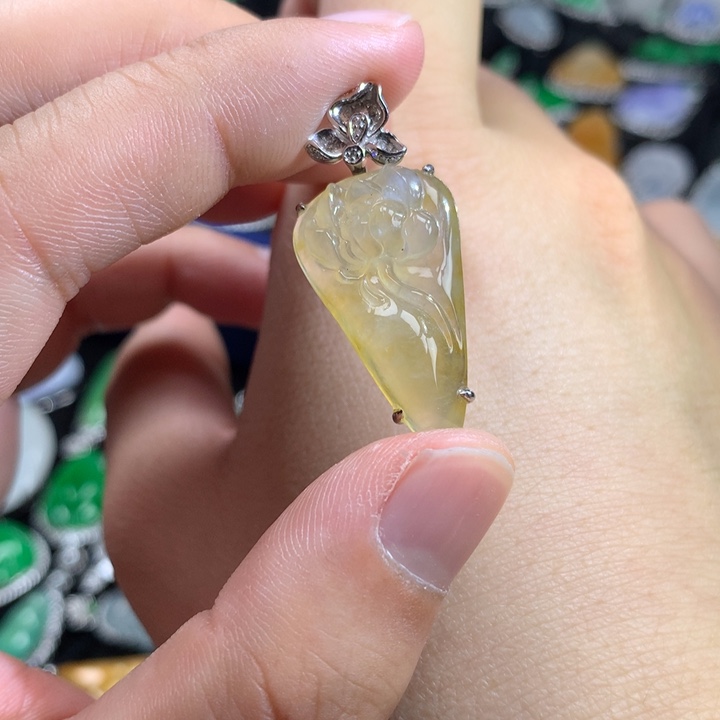 翡翠吊坠(不含链)18K金镶嵌