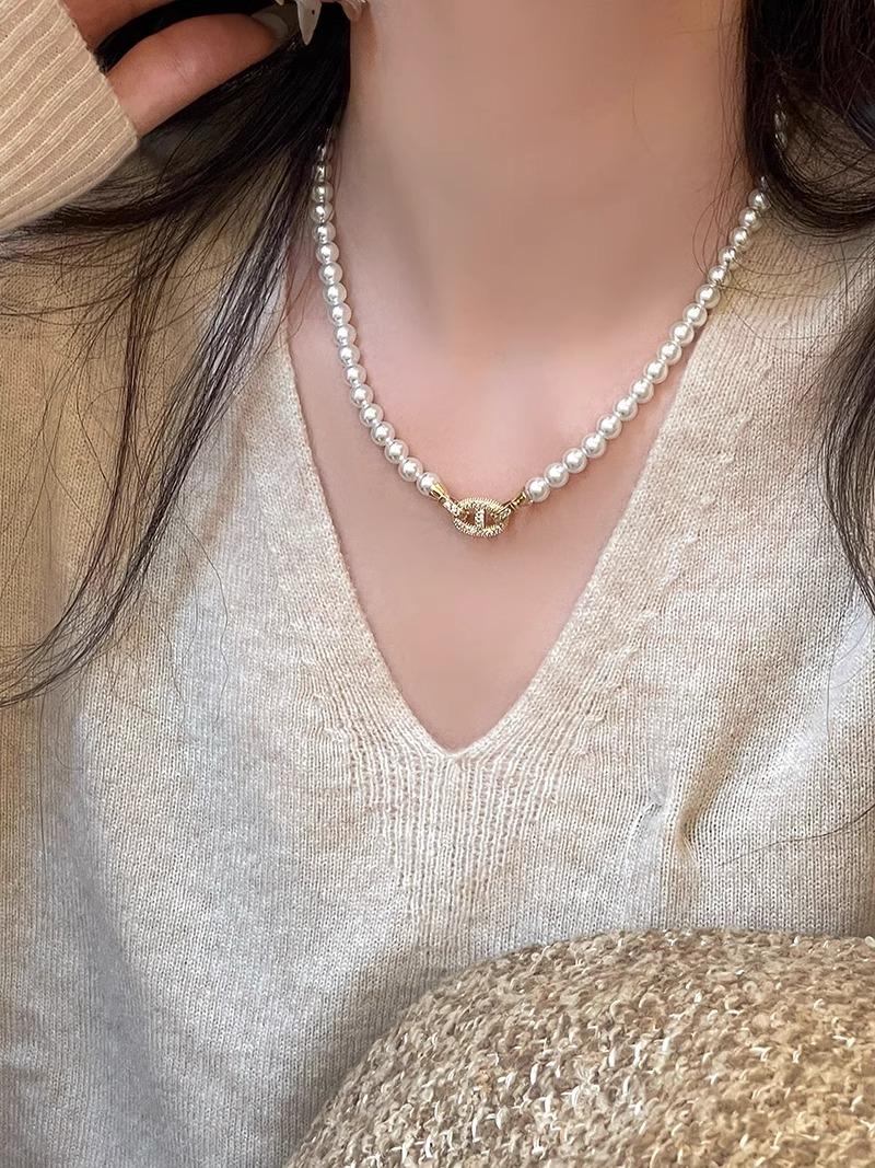 铜合金项链 猪鼻子高亮珠珠项链女精致吊坠链配饰轻奢高级锁骨链