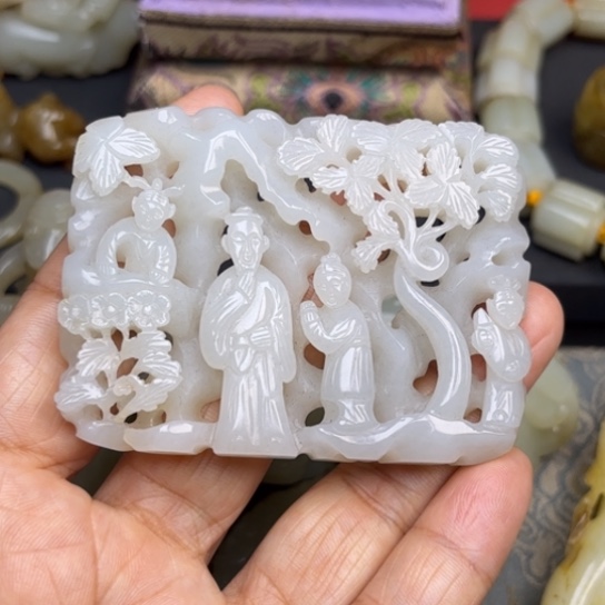 和田玉颈饰未镶嵌山**长