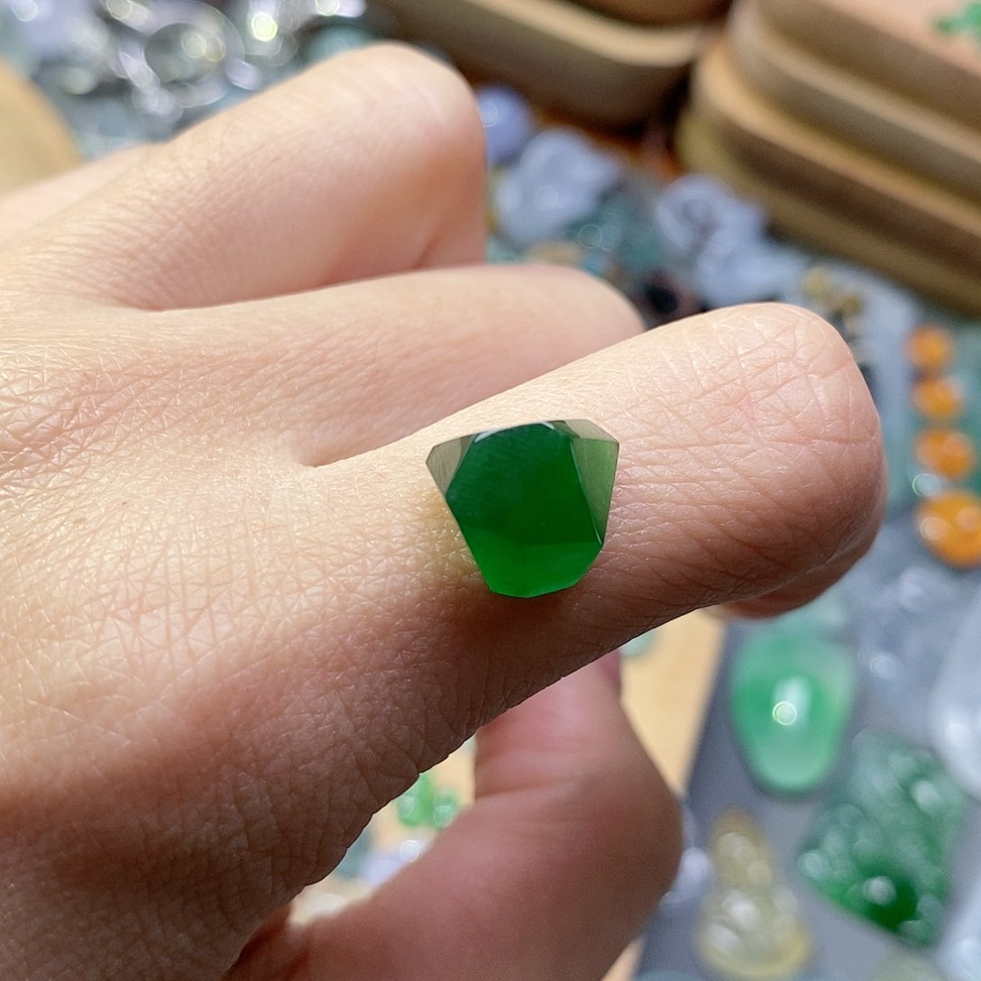 翡翠颈饰未镶嵌树***记翡翠