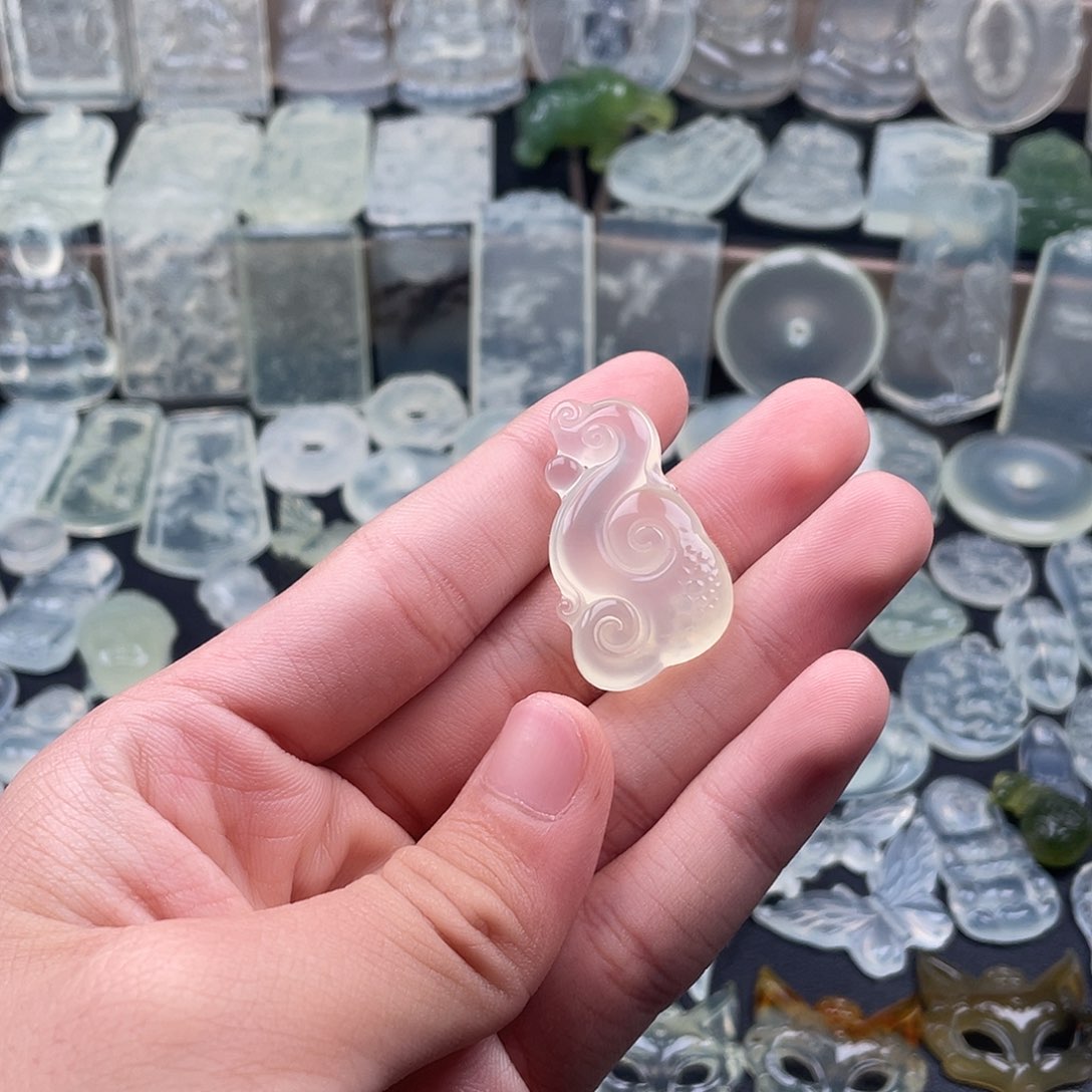 蛇纹石玉未镶嵌颈饰