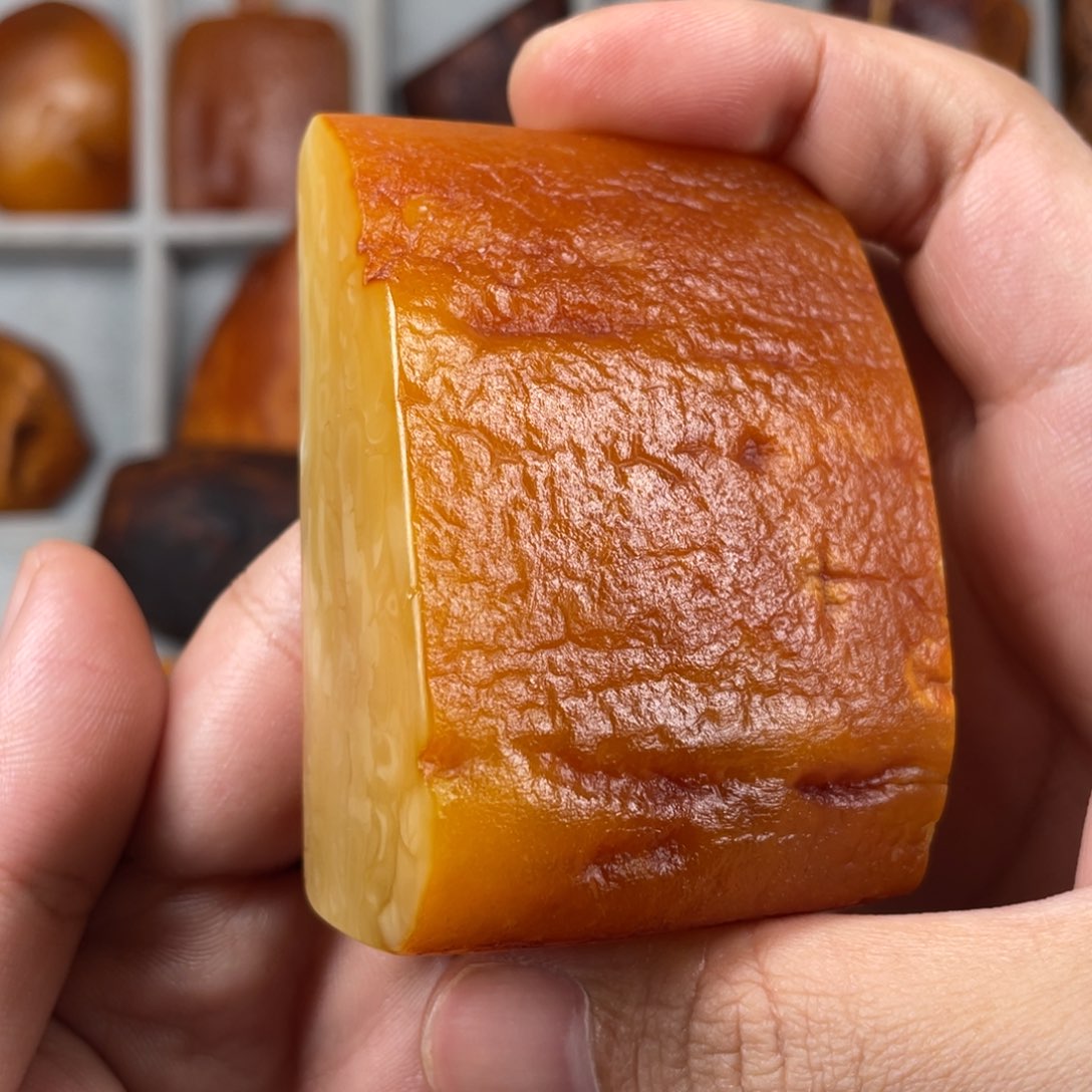 琥珀珠宝奇石未镶嵌