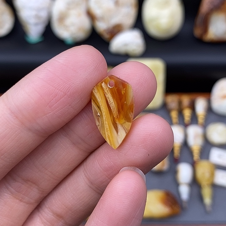 琥珀裸石未镶嵌拉丝 a81