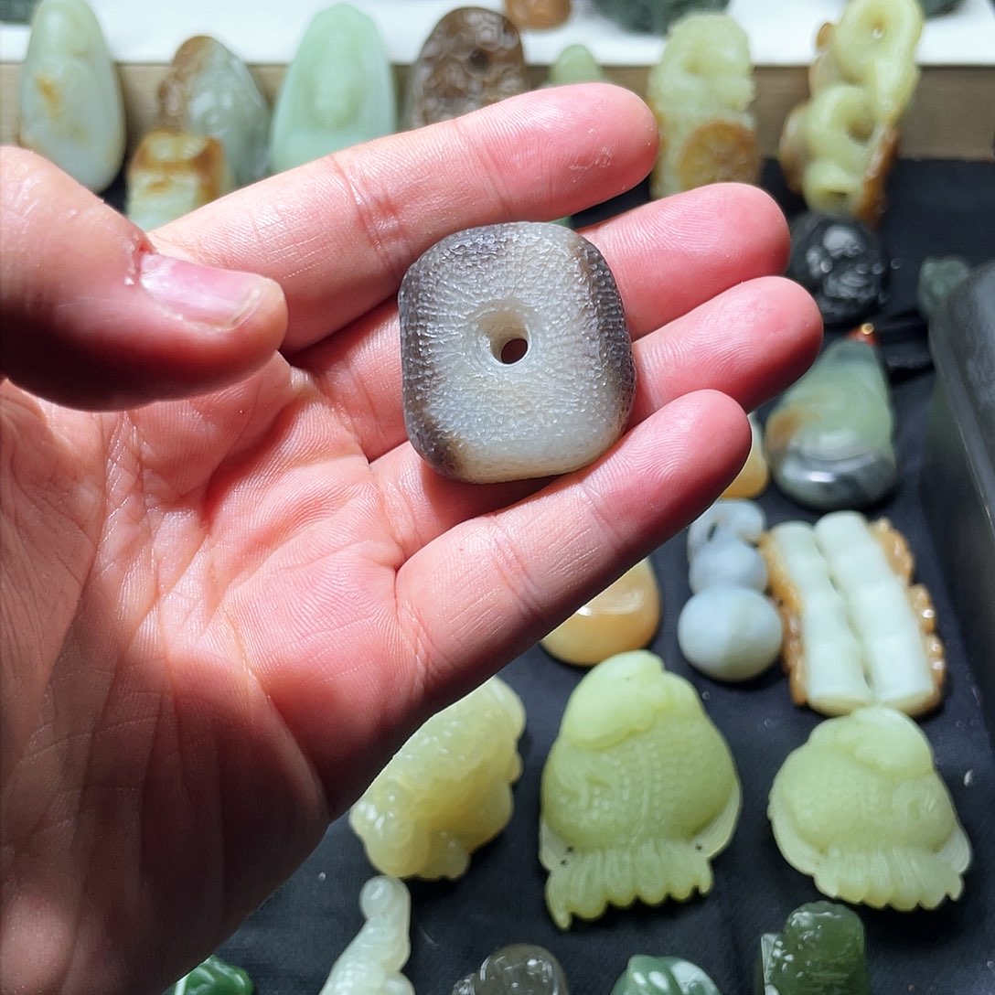 和田玉颈饰未镶嵌