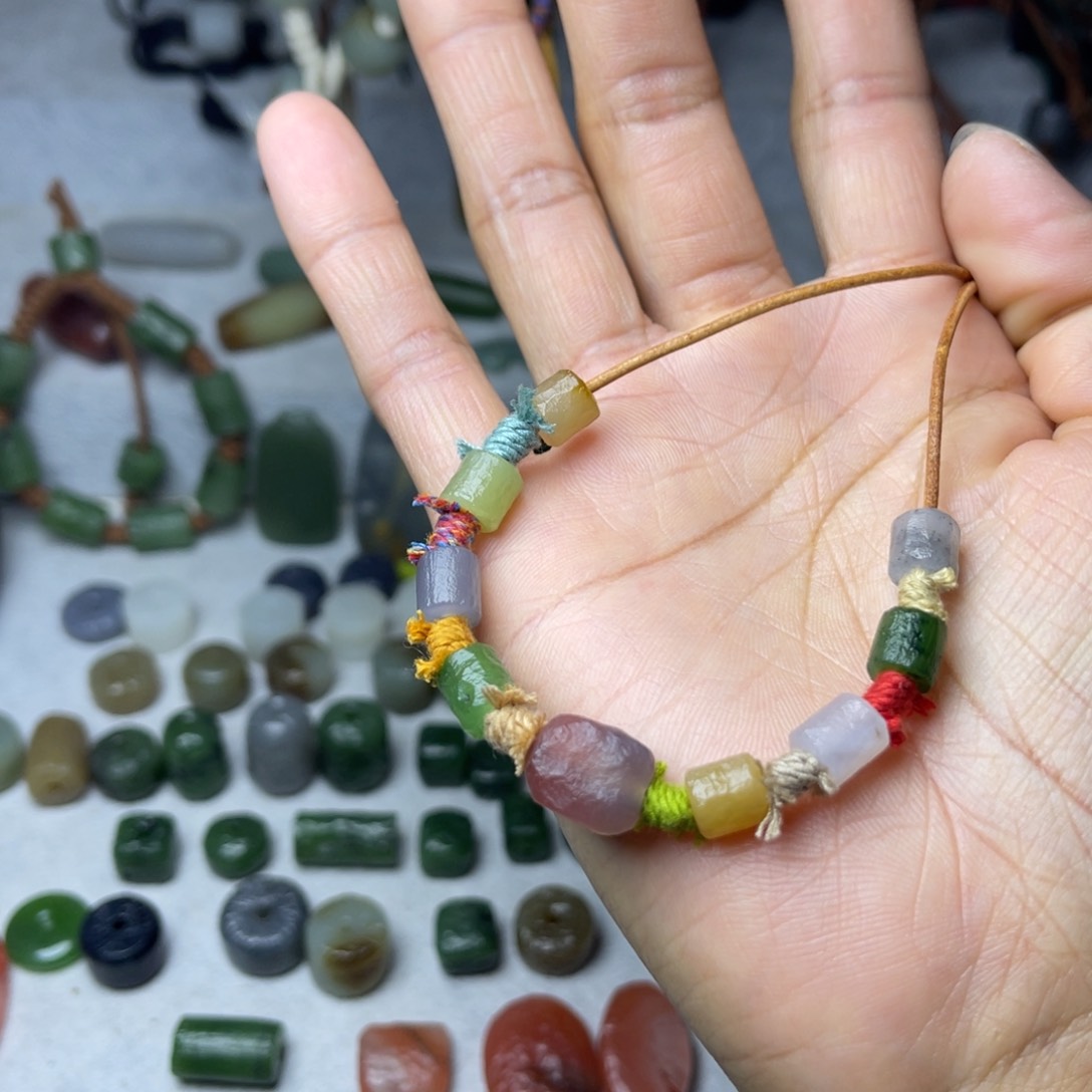 和田玉颈饰未镶嵌糊**蛋