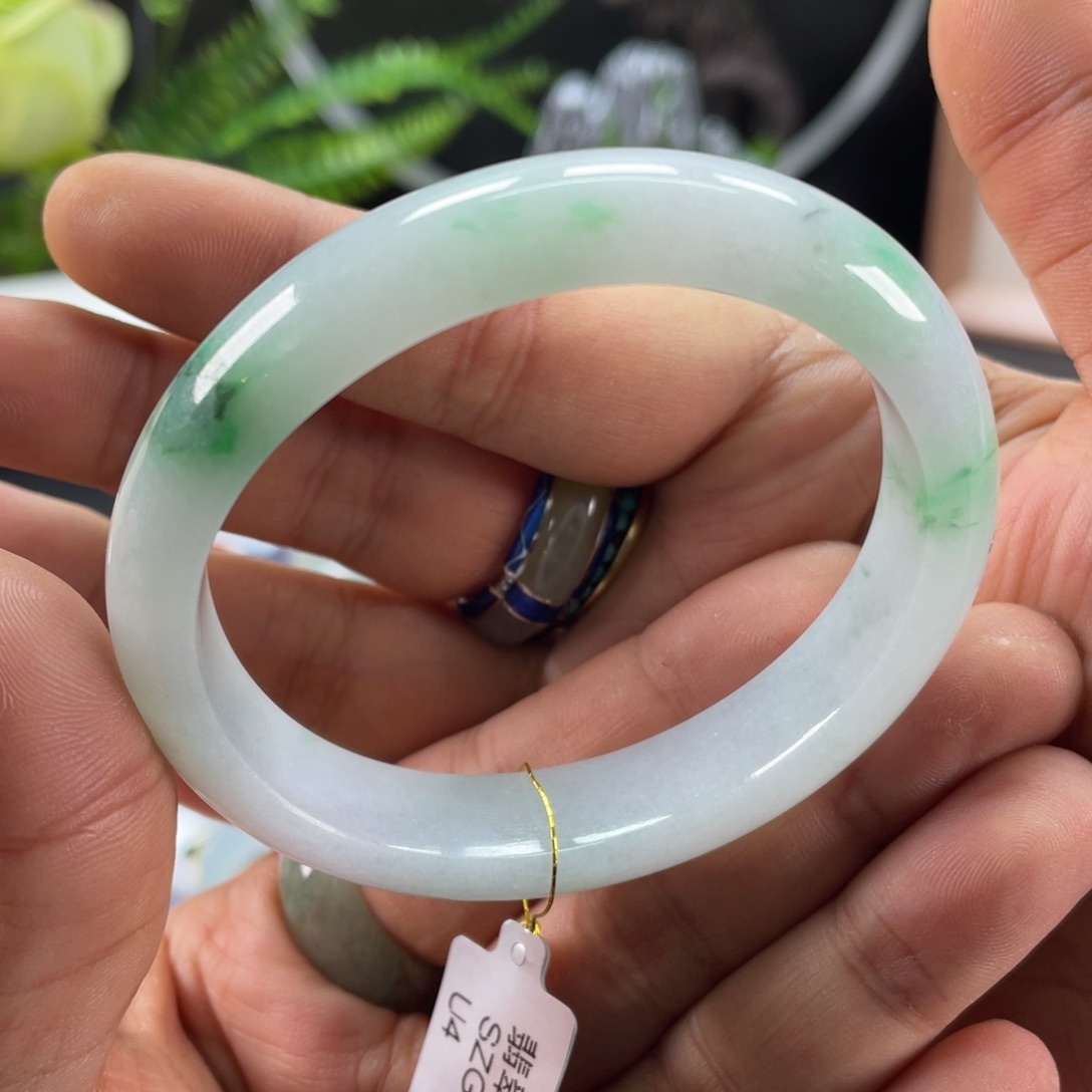 翡翠手镯未镶嵌贵妃