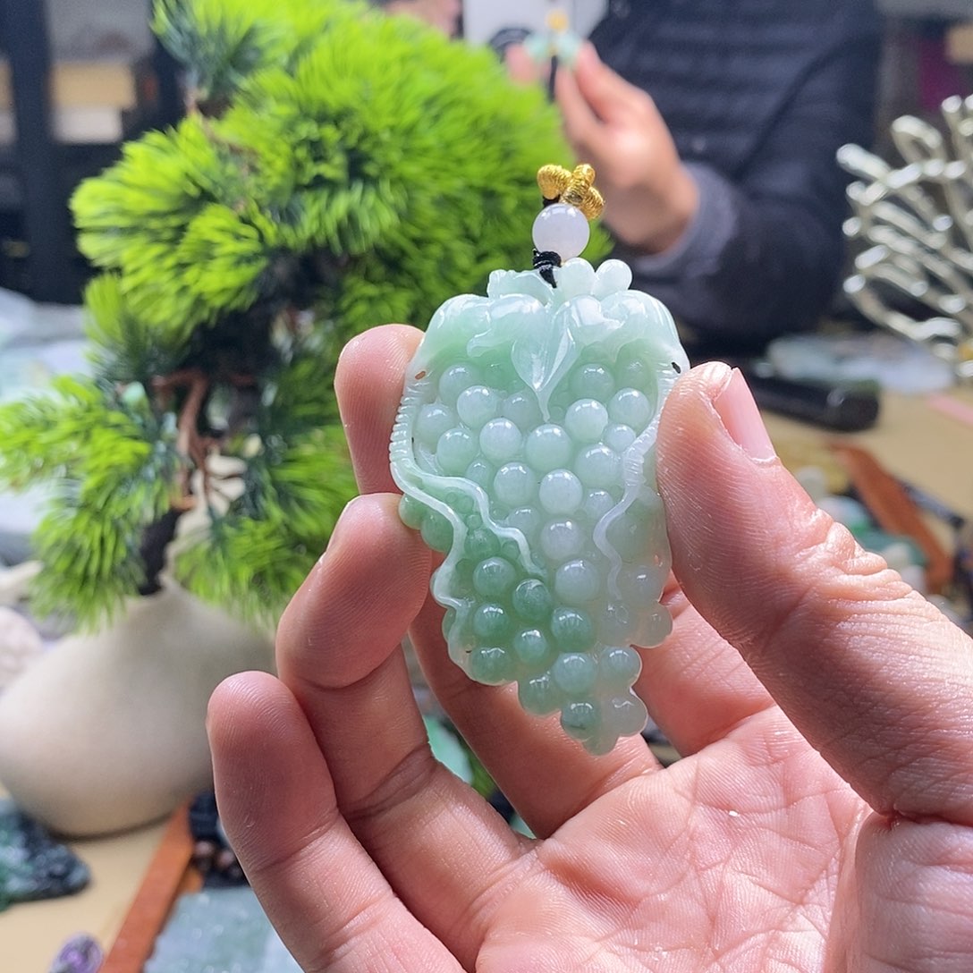 【闪购商品】翡翠颈饰未镶嵌葡萄