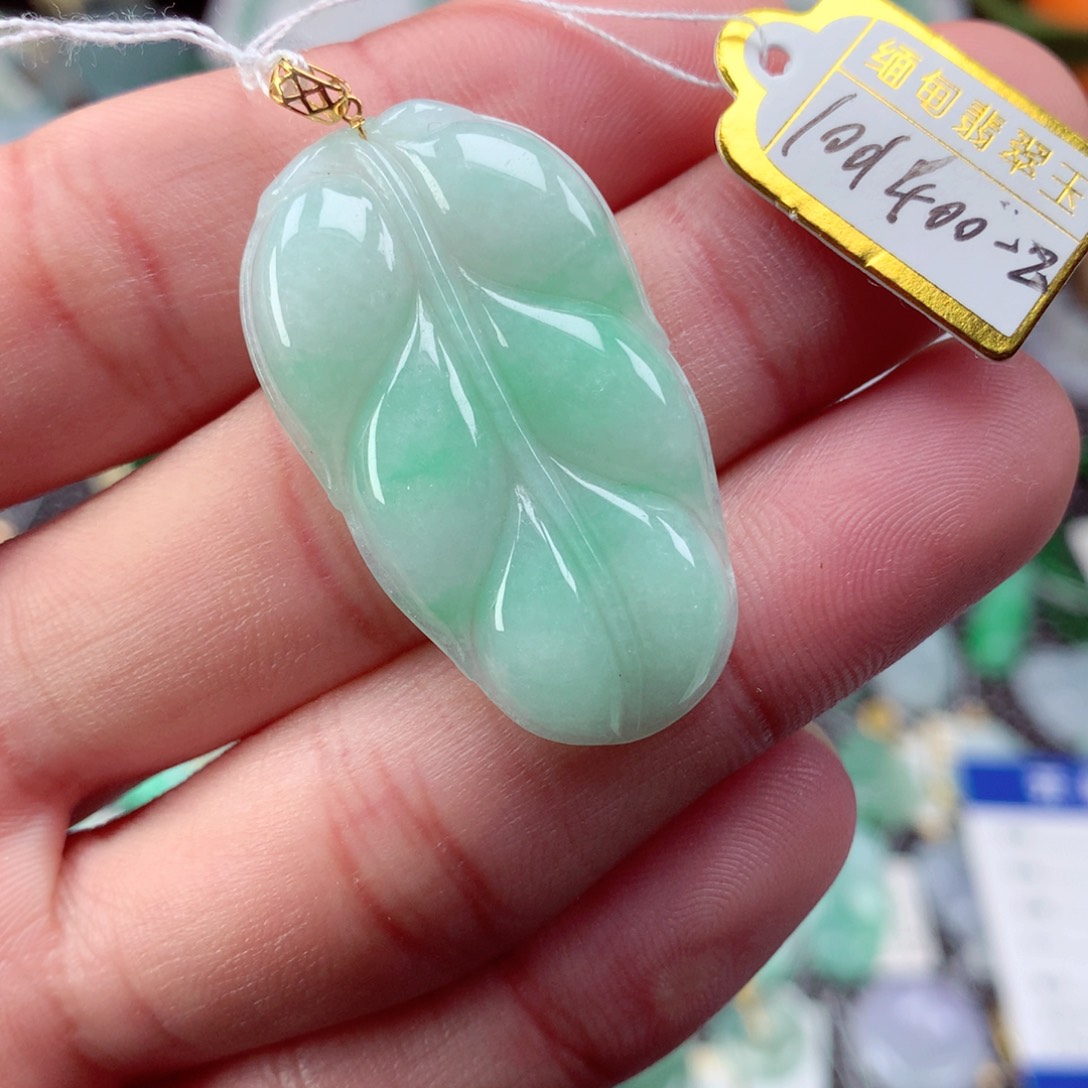 翡翠颈饰18K金镶嵌翡翠吊坠