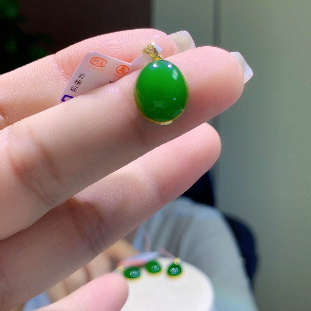 和田玉（碧玉）18K金镶嵌颈饰